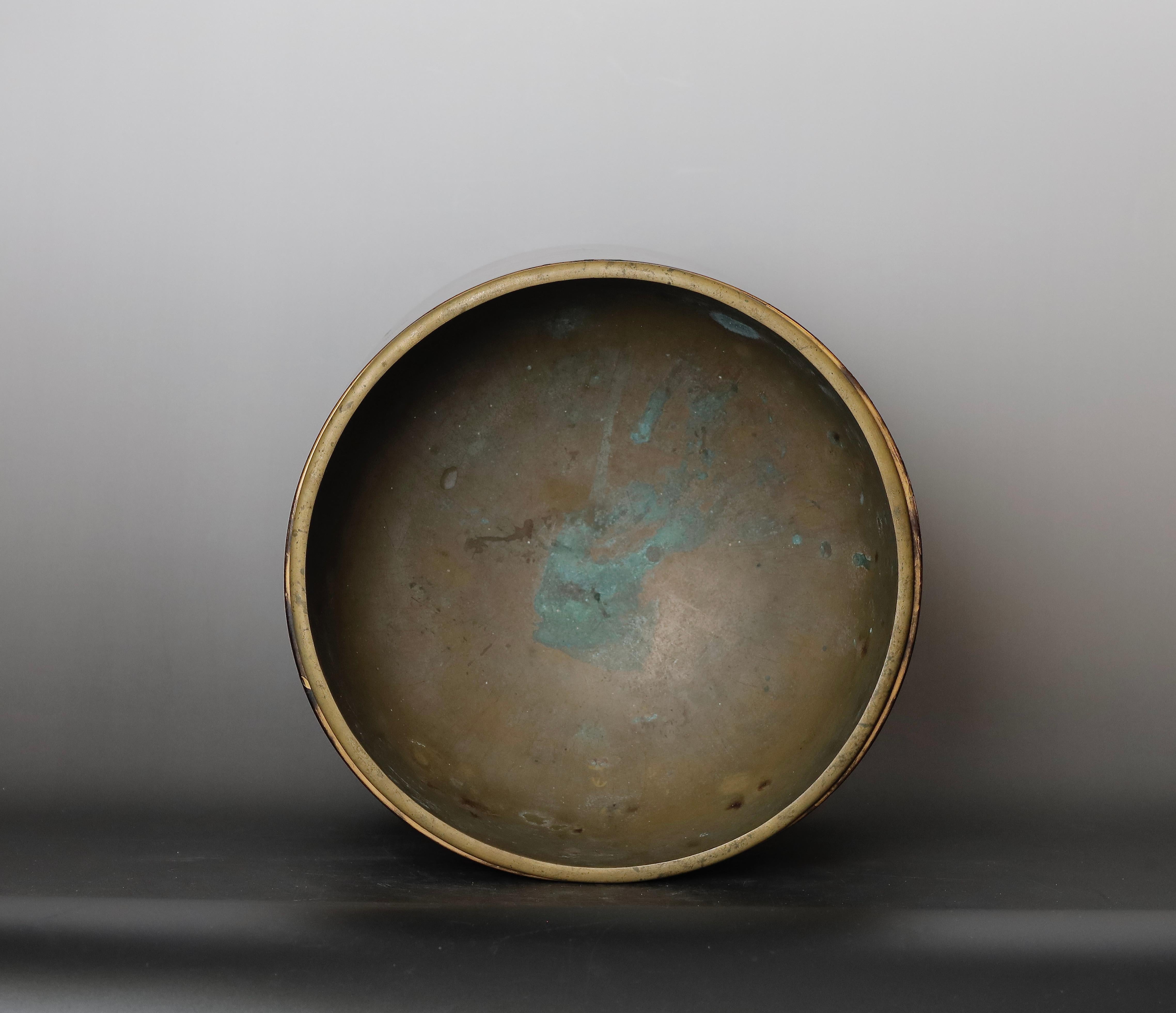 Bruciatore di incenso in lacca Makie del periodo Edo con ricevitore in bronzo in vendita 4
