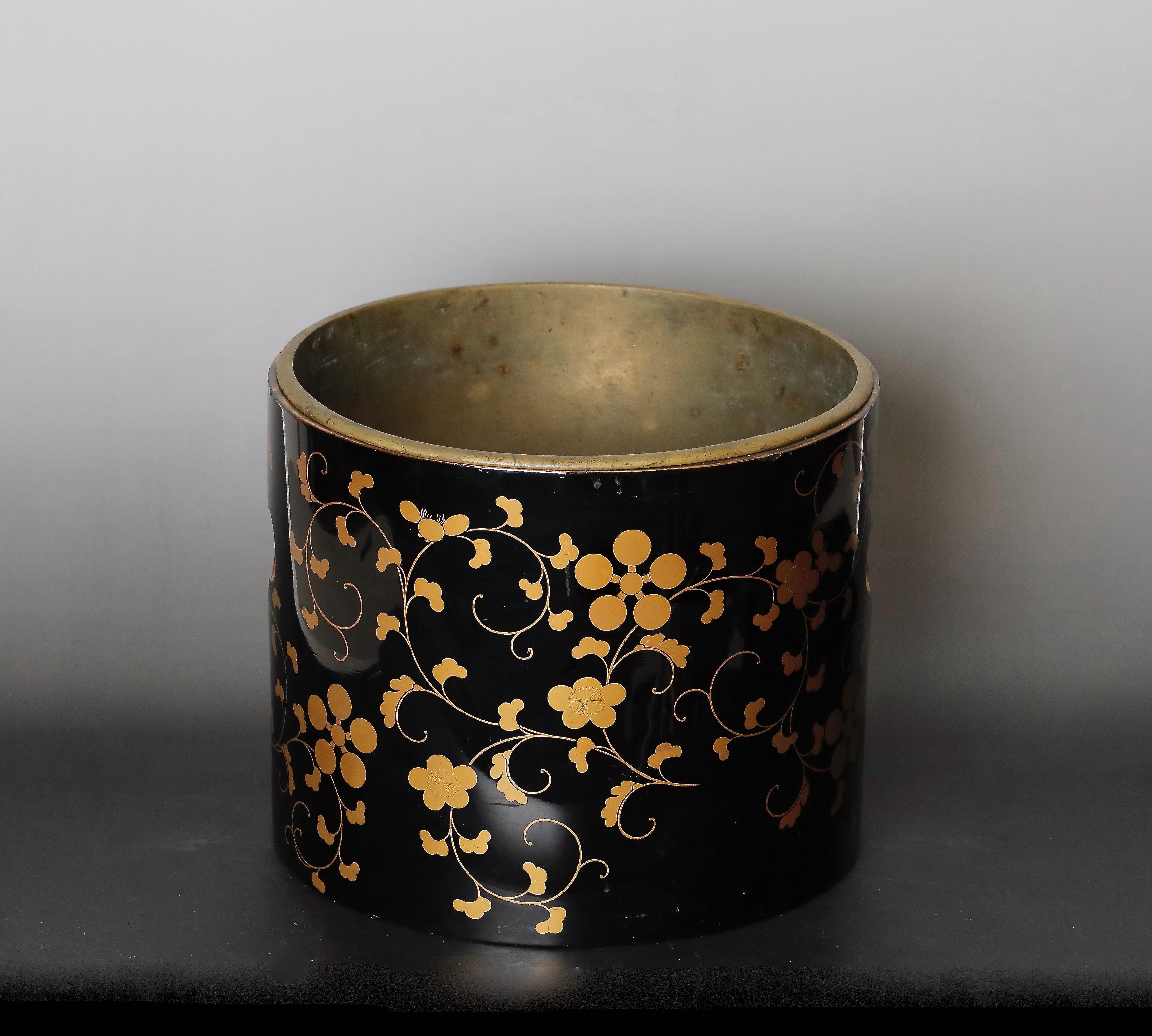 Makie-Lack- Weihrauchbrenner aus der Edo-Periode mit Bronze Receptor  (Japanisch) im Angebot