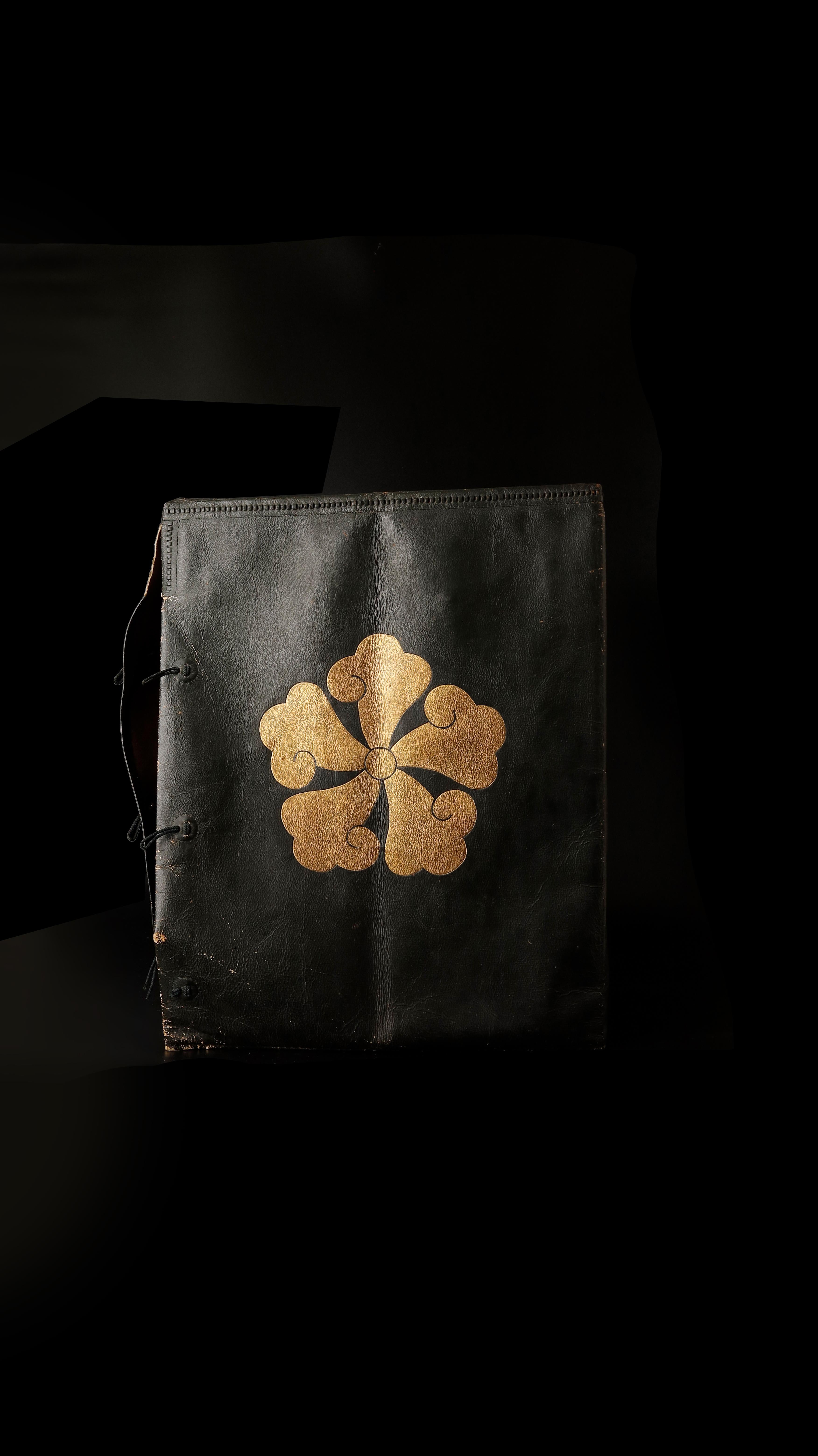 Edo Period Samurai Armor Storage Box with Leather Cover For Sale 9