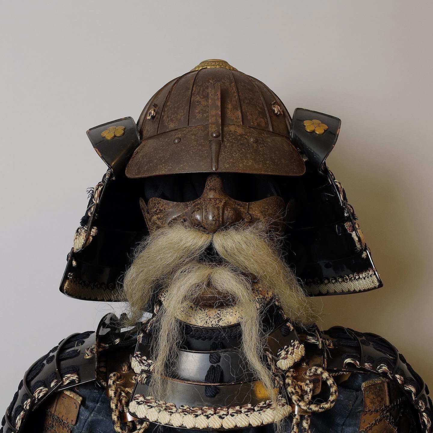 Edo period samurai full set of armor (yoroi) with unique original helmet For Sale 4