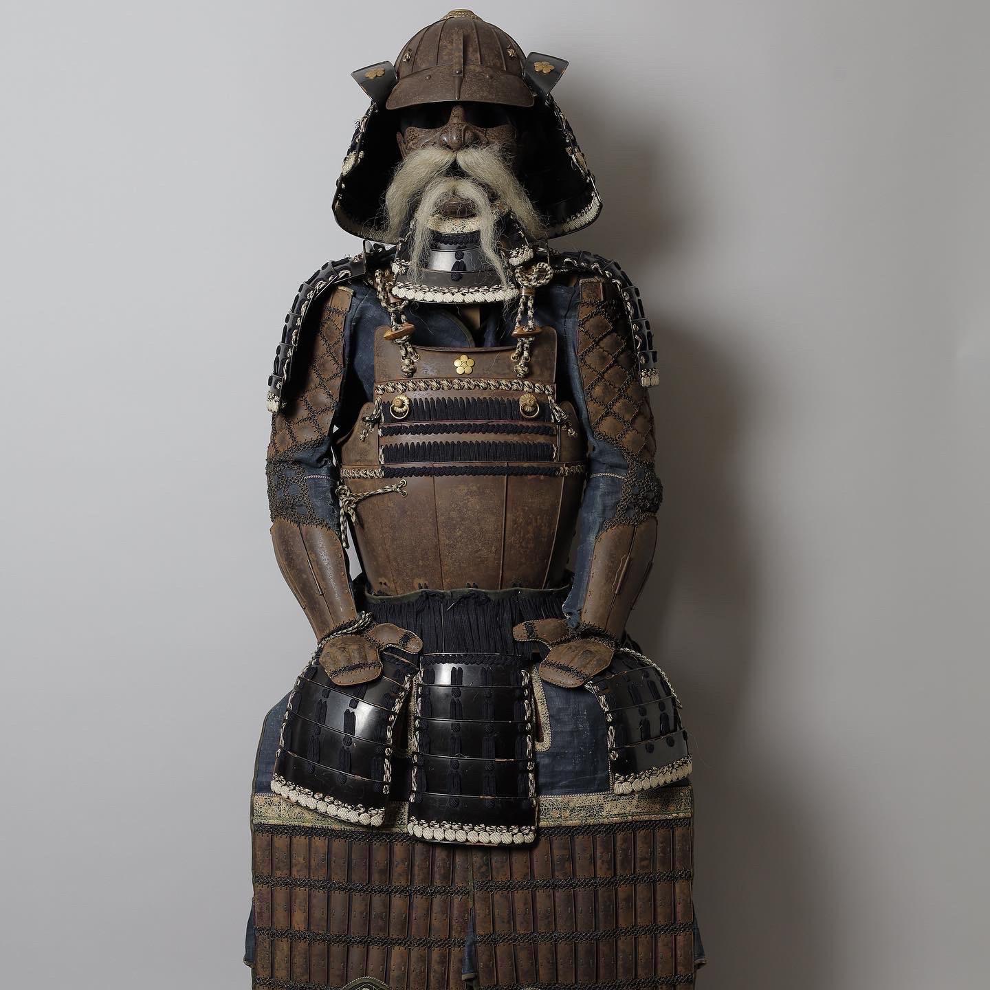 Edo period samurai full set of armor (yoroi) with unique original helmet For Sale 5