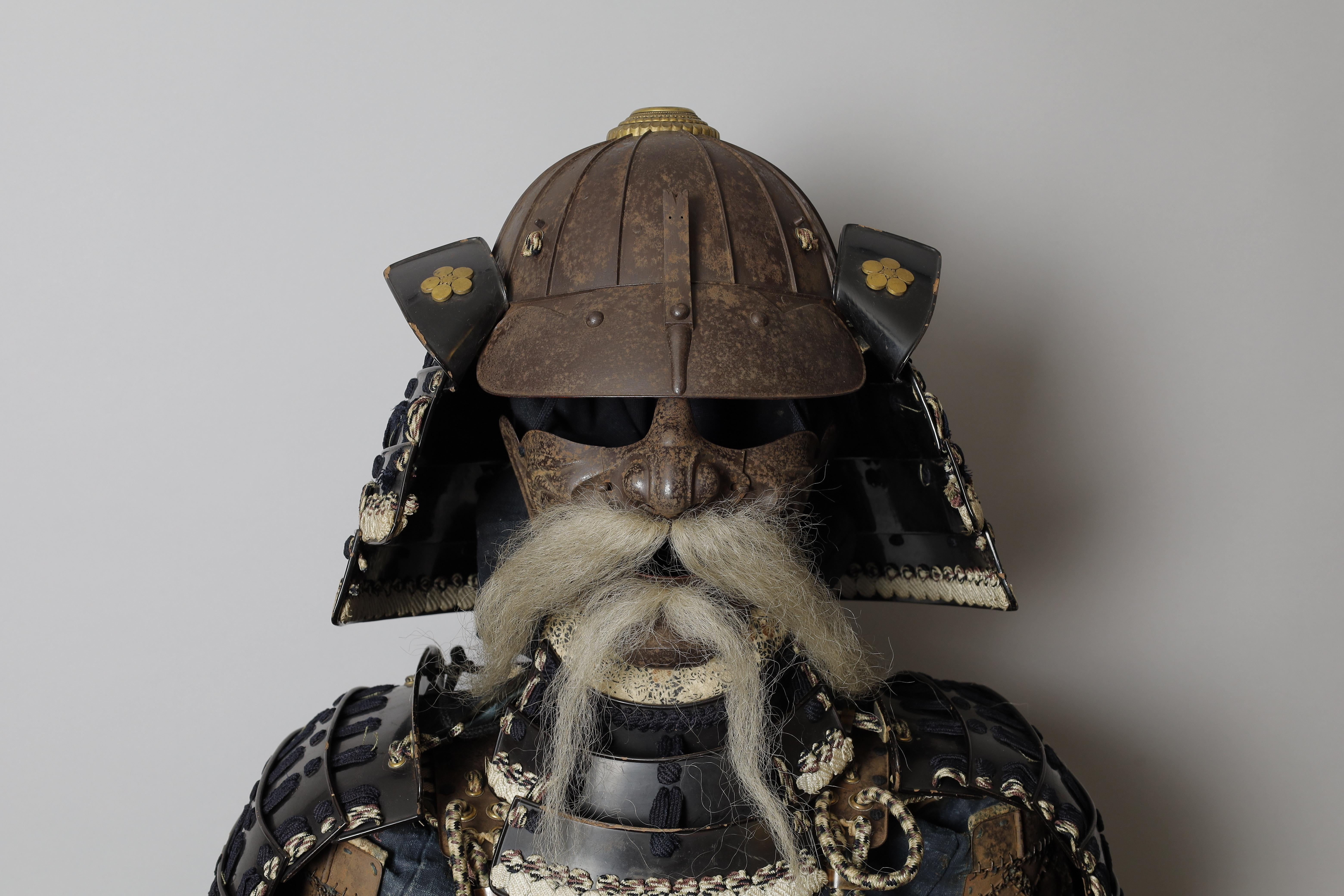 Edo period samurai full set of armor (yoroi) with unique original helmet For Sale 11