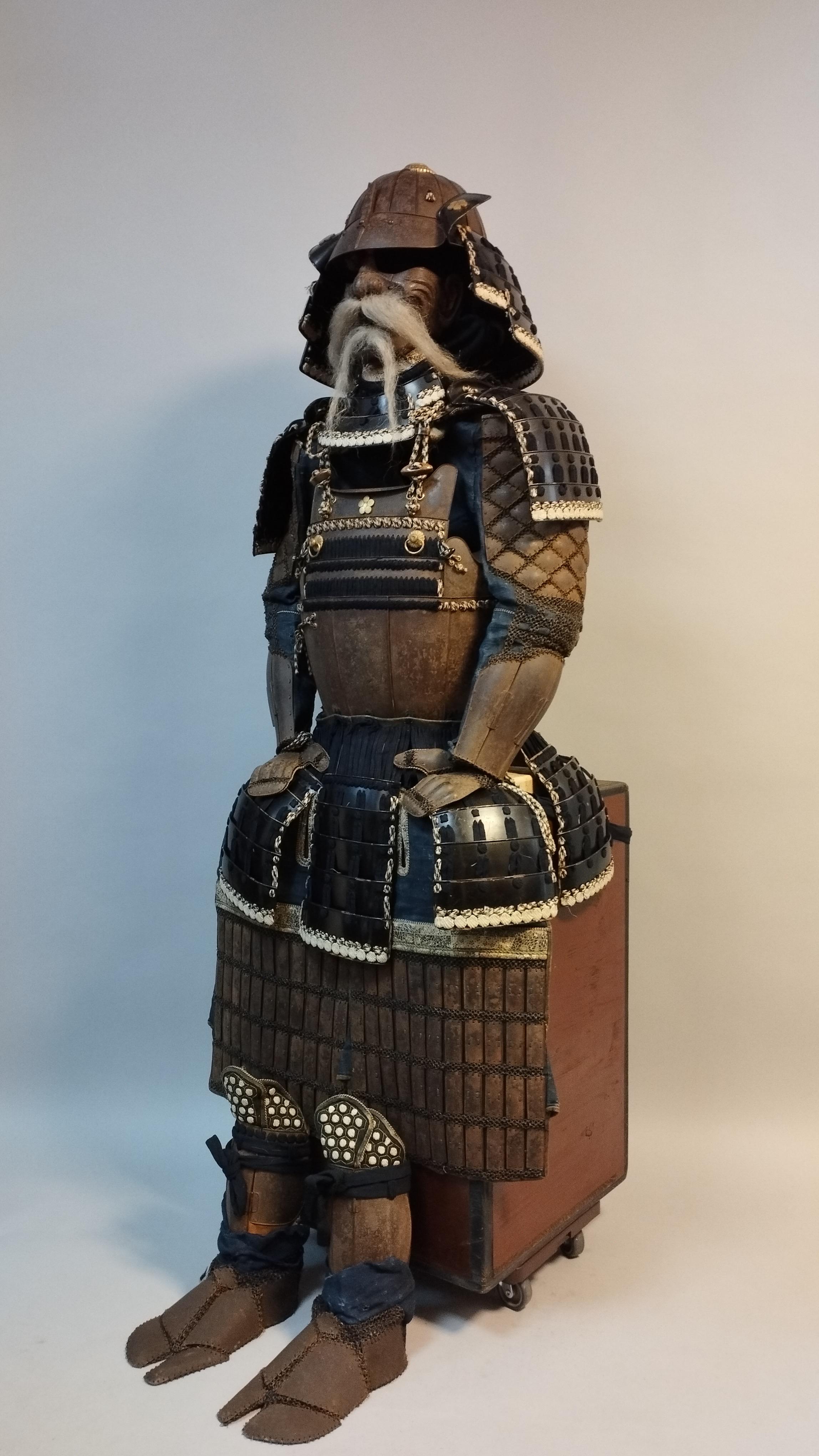 Edo period samurai full set of armor (yoroi) with unique original helmet For Sale 18