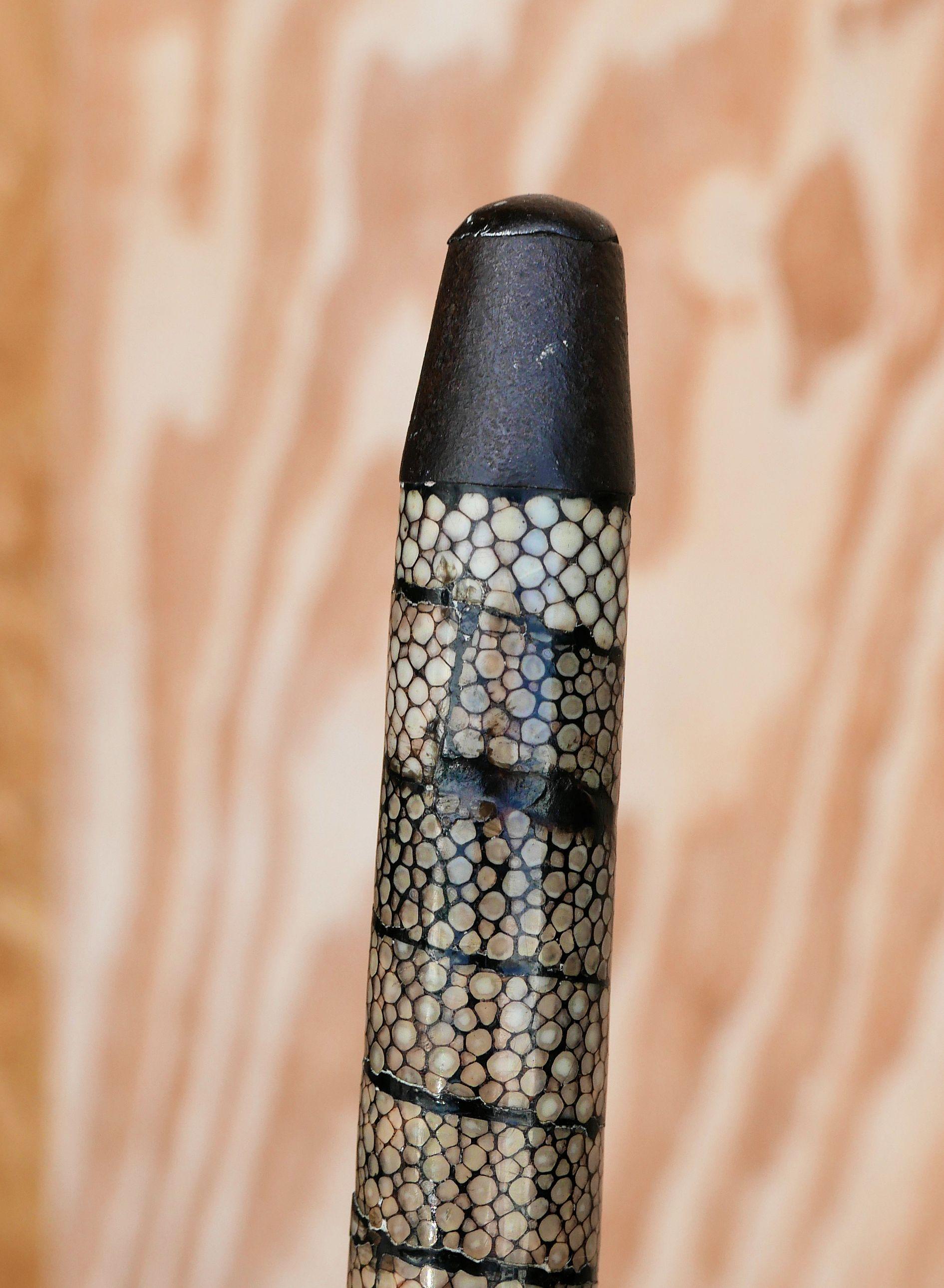 Hammered Meiji Period Shagreen Clad Cane with Minamoto Clan Crest For Sale