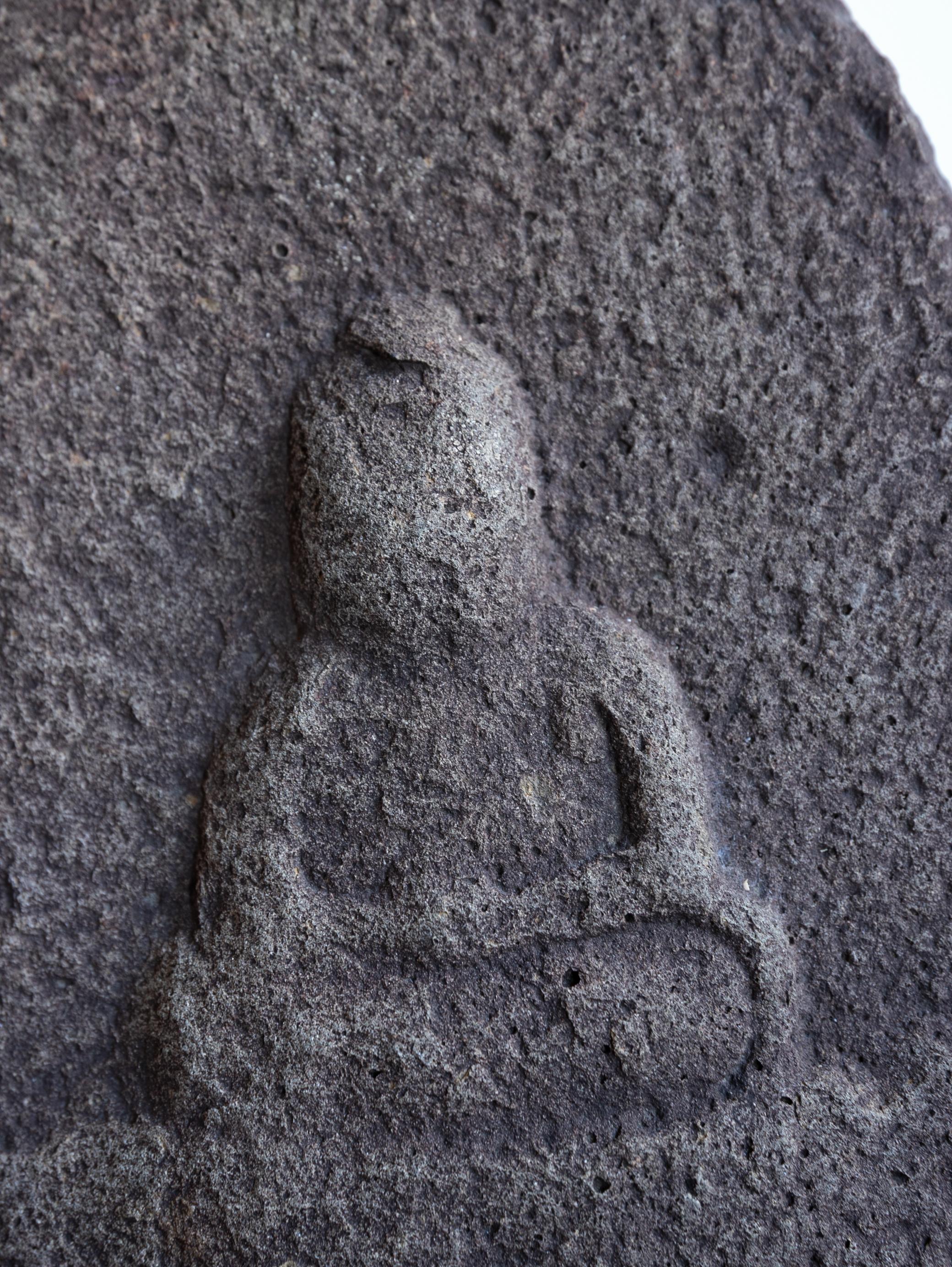 Buda de piedra del periodo Edo/1600/Estatua de Buda japonesa antigua/Ornamento de jardín Tallado a mano en venta