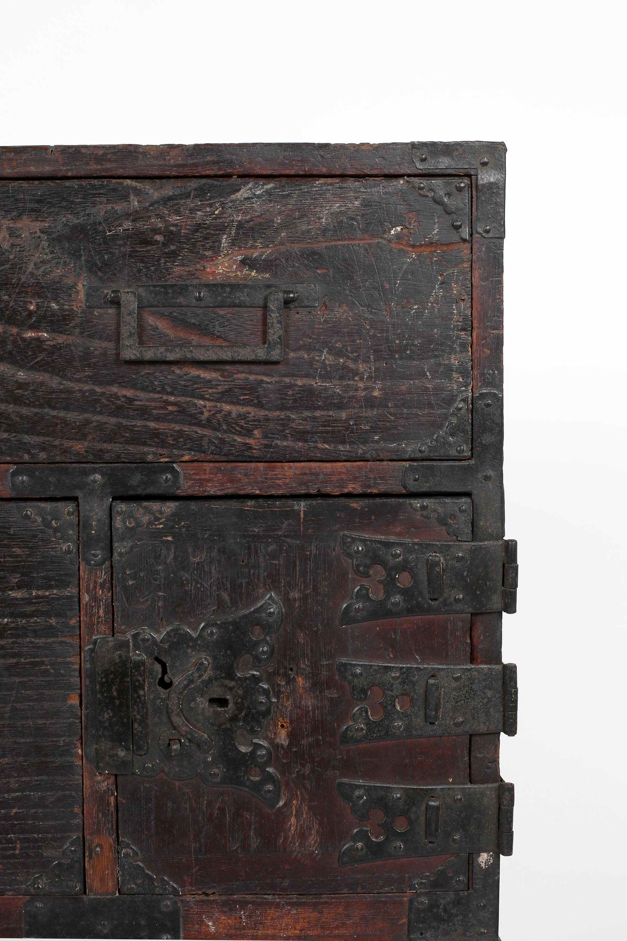 Edo Period Tansu Chest in Cedar and Forged Iron 1