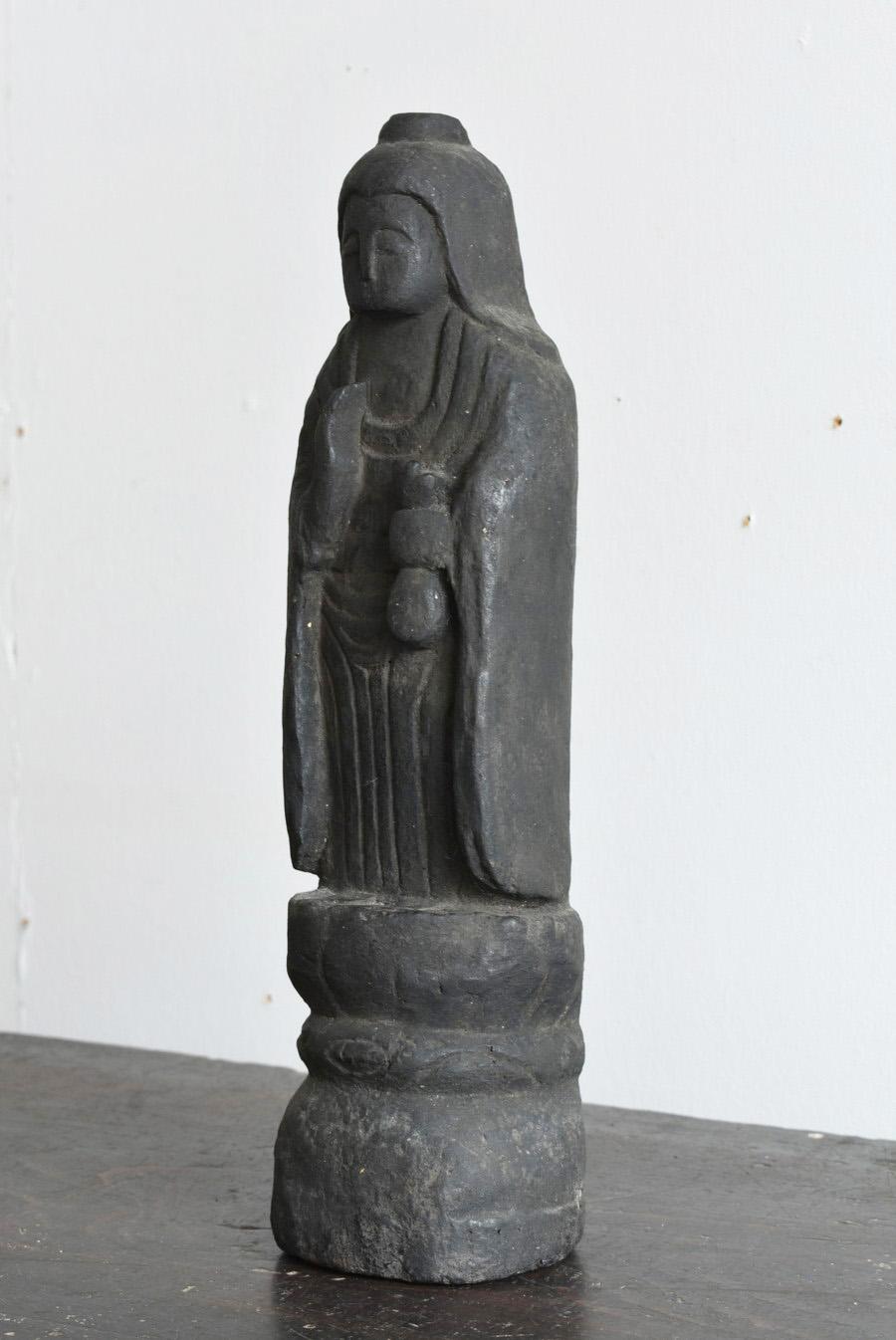 We Japanese introduce unique items with unique aesthetics, purchasing routes, and ways that no one can imitate.

It is a small wooden Buddha statue made in the Edo period in Japan.

And this is a Buddha statue called Kannon Bodhisattva.
Kannon