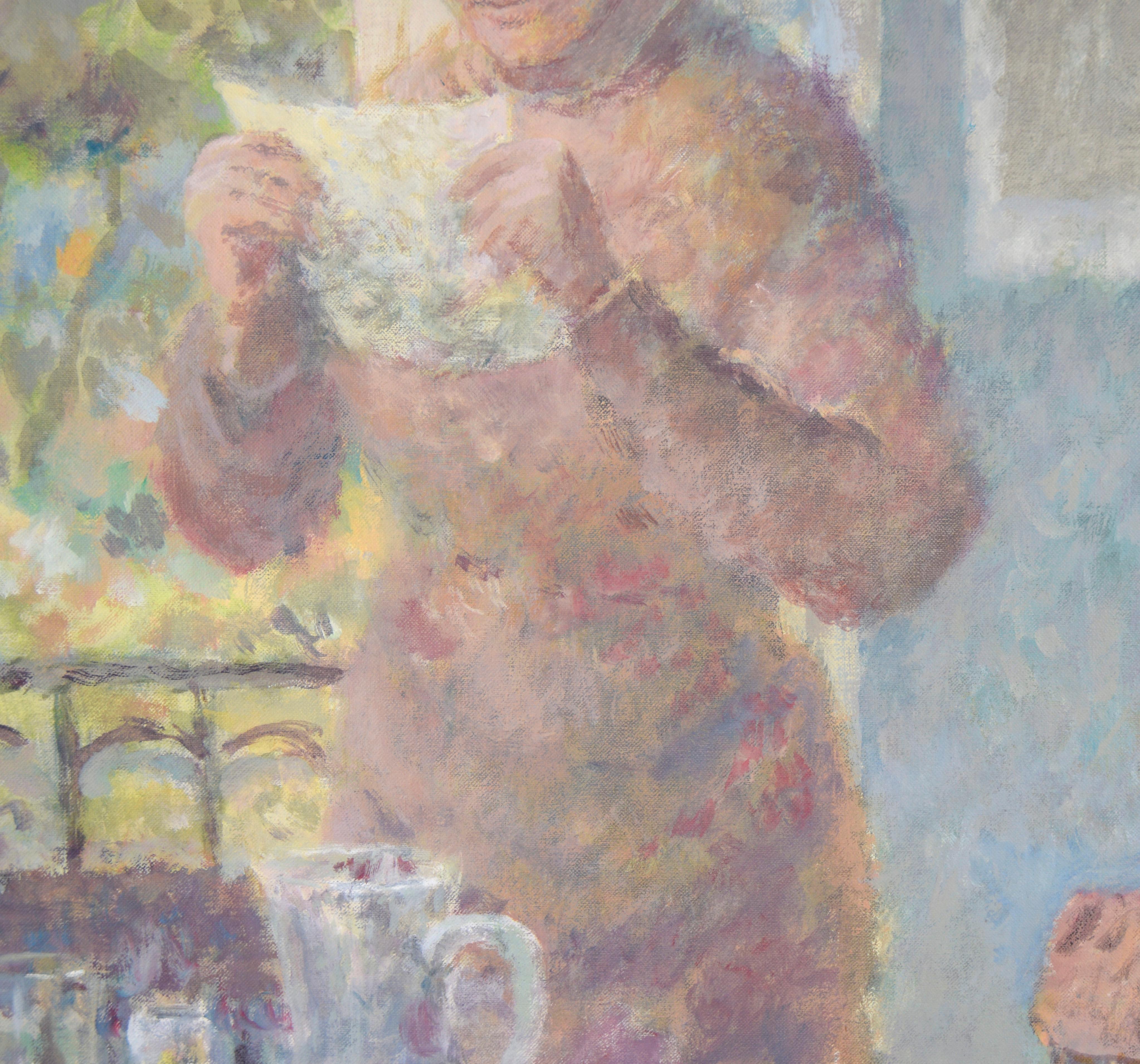 Lettura di una lettera vicino al tavolo da pranzo - Figurativa ad olio su tela in vendita 1