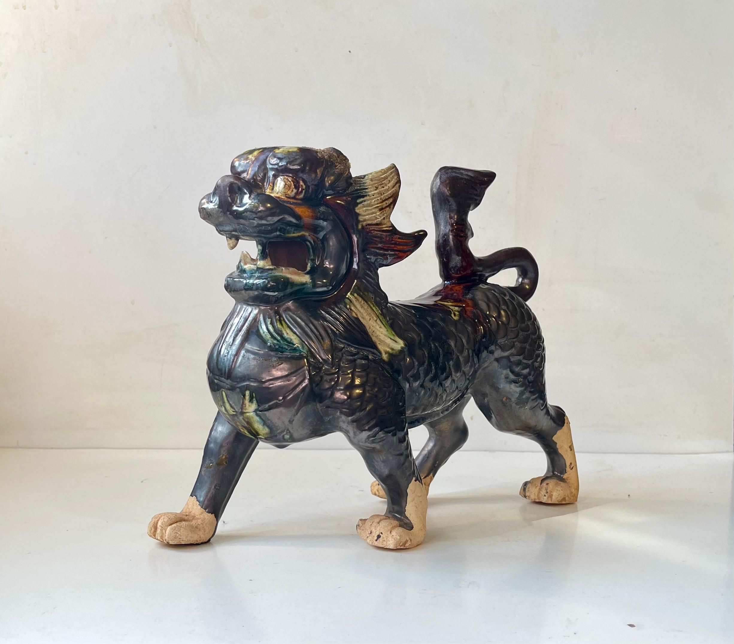 Asiatico Cane da caccia in stile Edo in ceramica smaltata in vendita