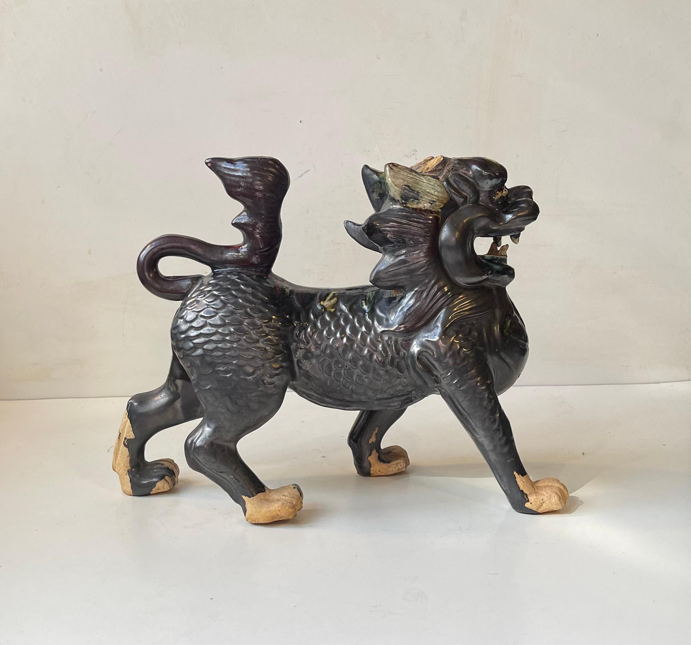 Smaltato Cane da caccia in stile Edo in ceramica smaltata in vendita