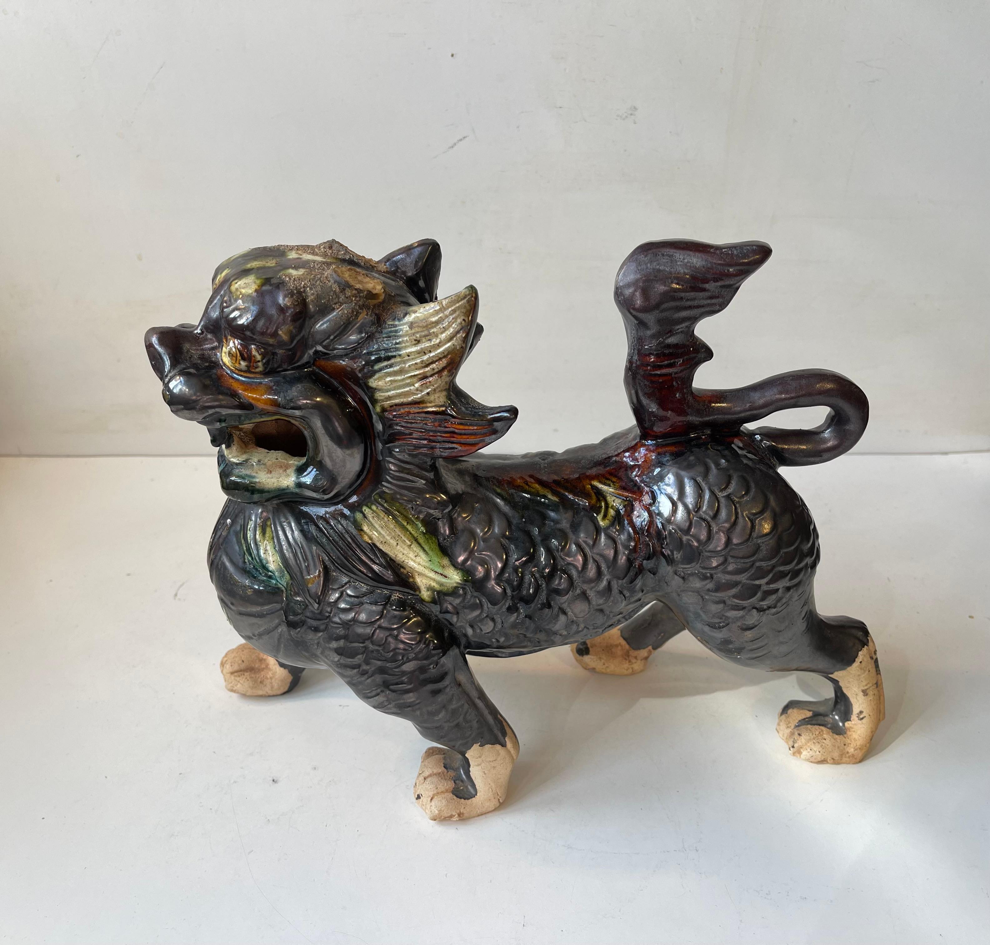 XX secolo Cane da caccia in stile Edo in ceramica smaltata in vendita