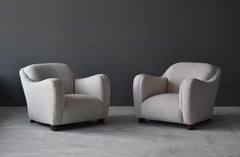 Edoardo Gellner:: Chaises longues:: Bouclé blanc:: Chêne teinté:: Italie:: années 1940