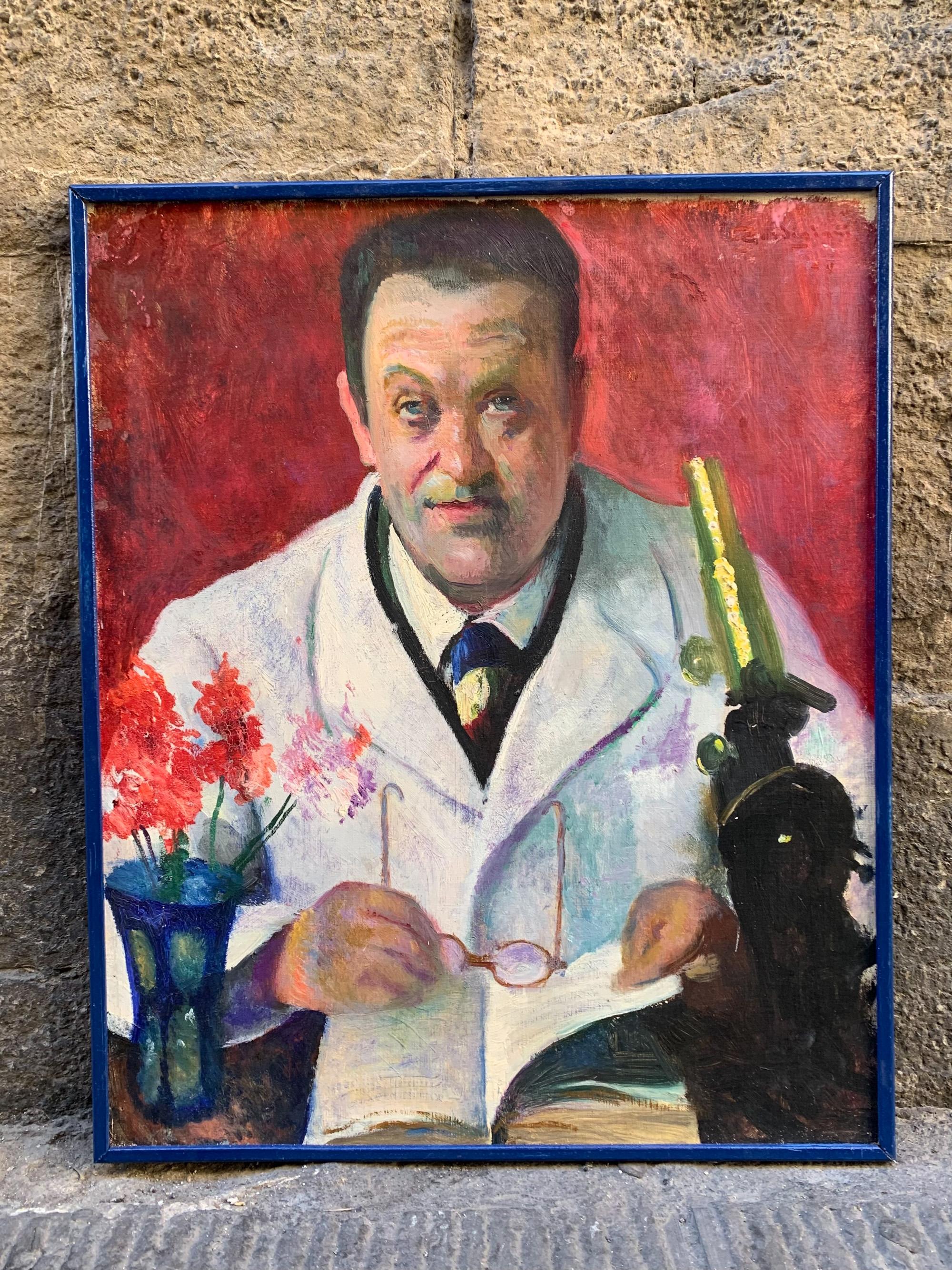 Portrait d'un médecin avec un microscope. en vente 1