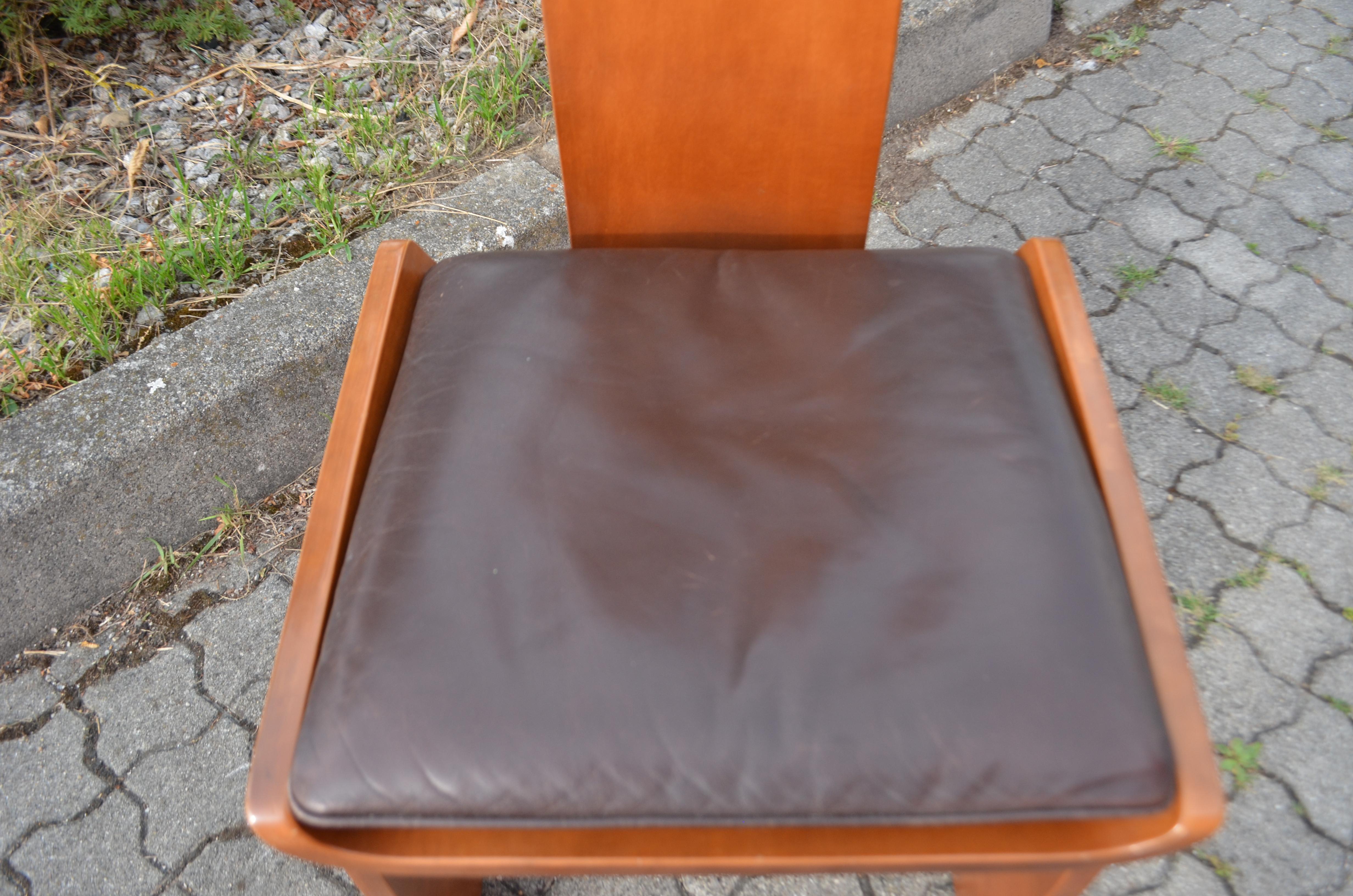 Cuir Chaise de salle à manger brutaliste à trois pieds Nikol Edoardo Landi Modèle Diago en vente