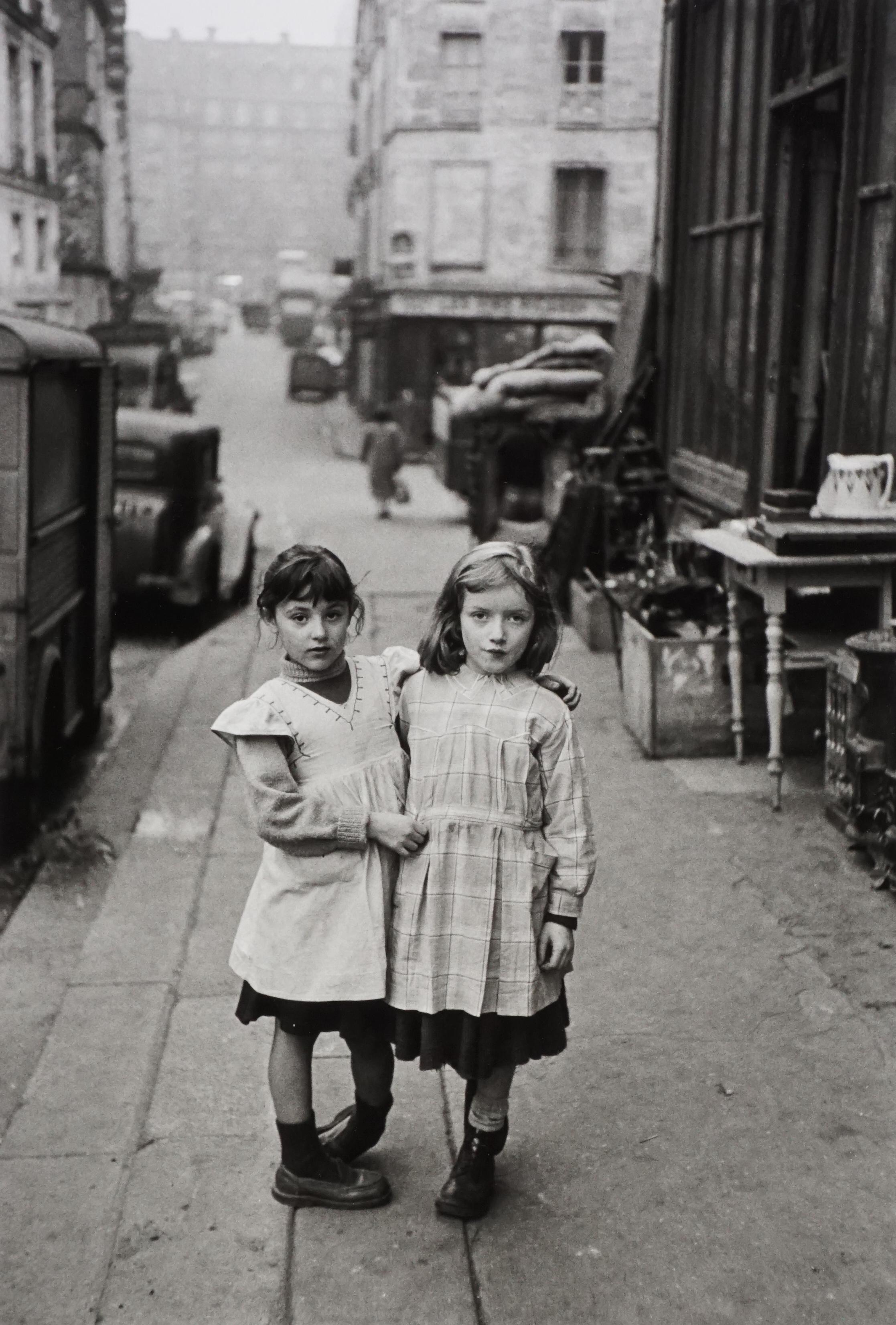 Edouard Boubat Black and White Photograph - Deux Fillettes à Maubert, Paris, 1952