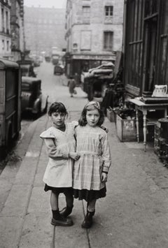 Deux Fillettes à Maubert, Paris, 1952