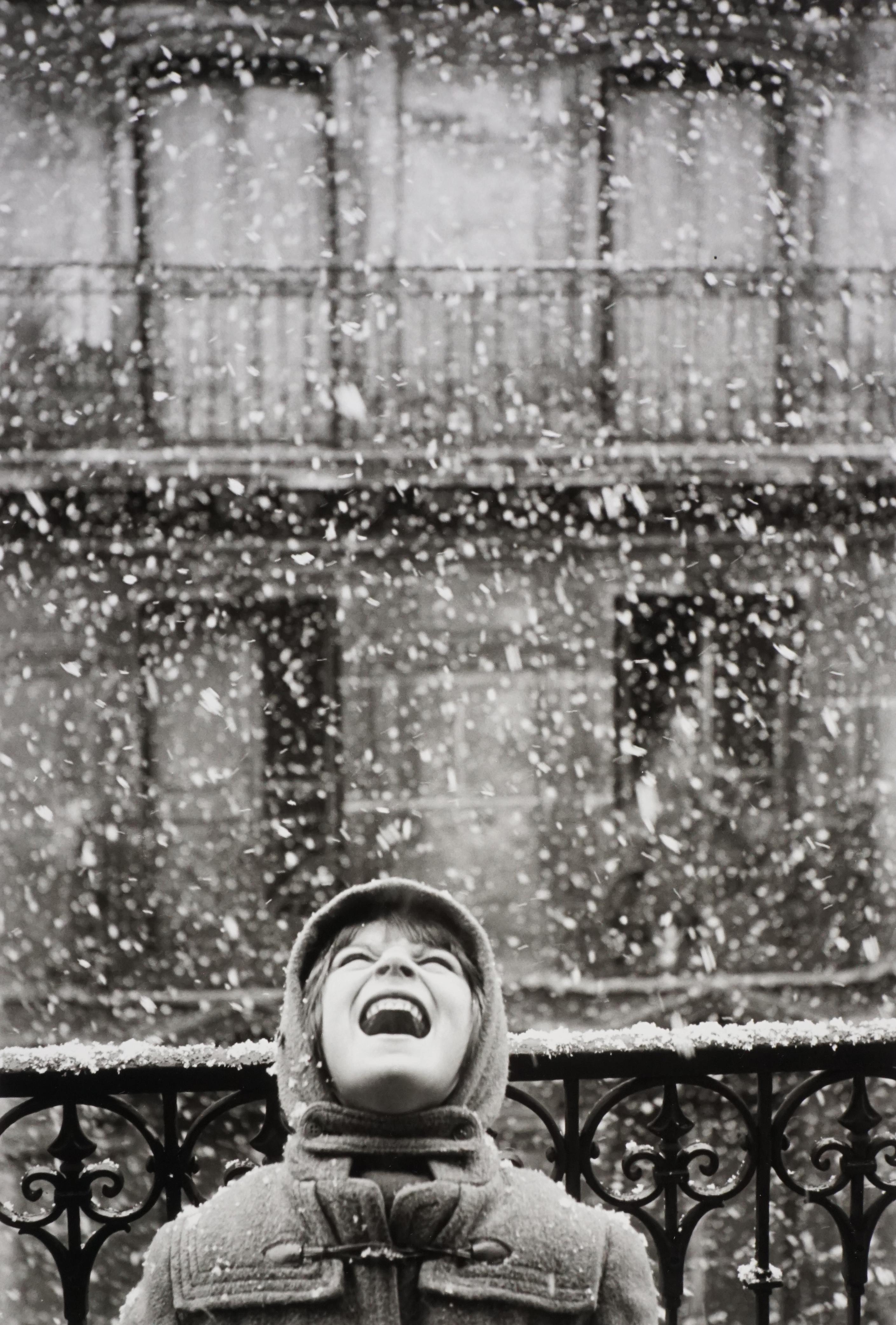 Edouard Boubat Black and White Photograph - Florence Sous La Neige, Paris, 1959