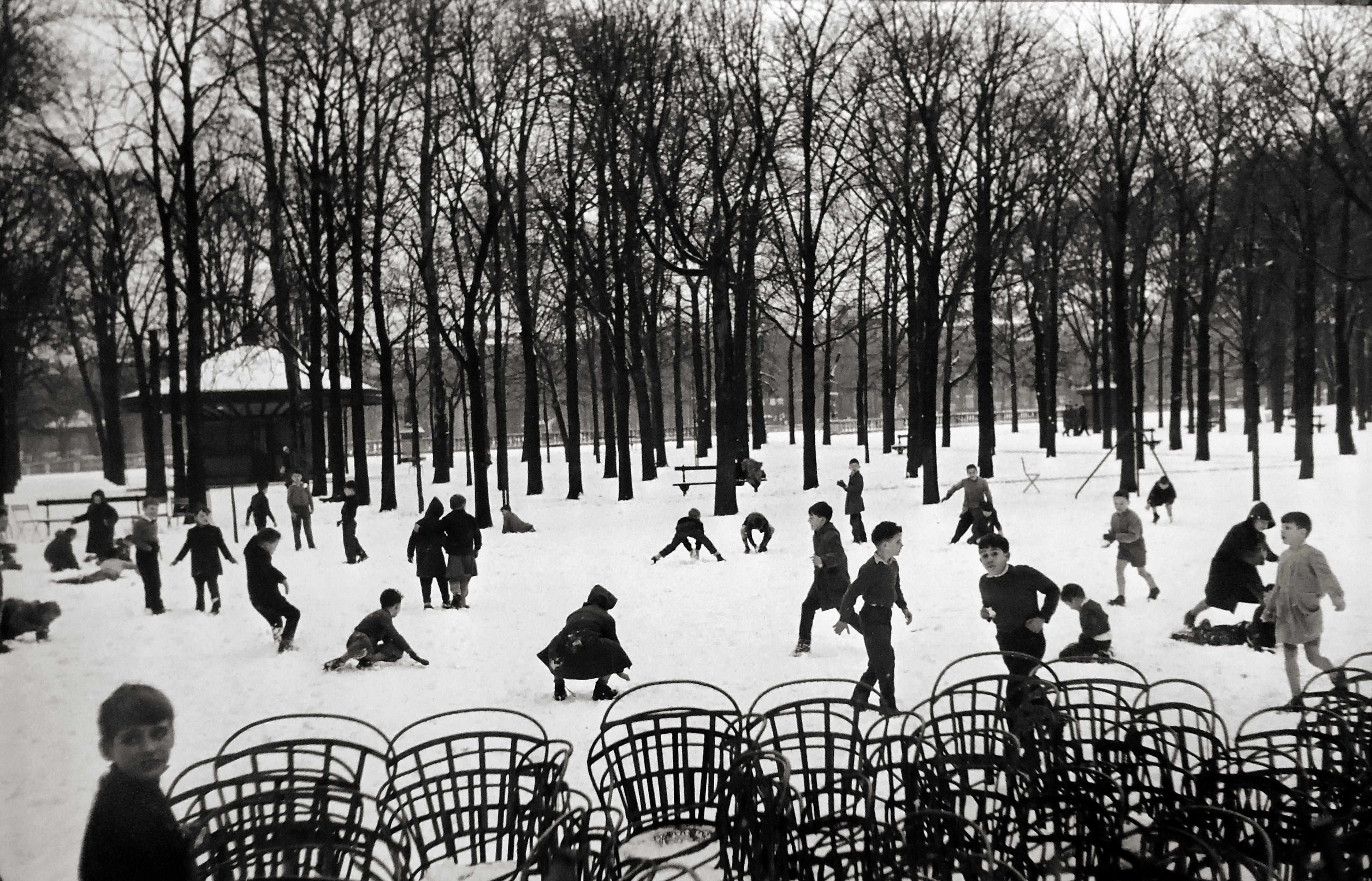 Edouard Boubat Black and White Photograph - Jardin du Luxembourg (Premiere neige Luxembourg), 1955