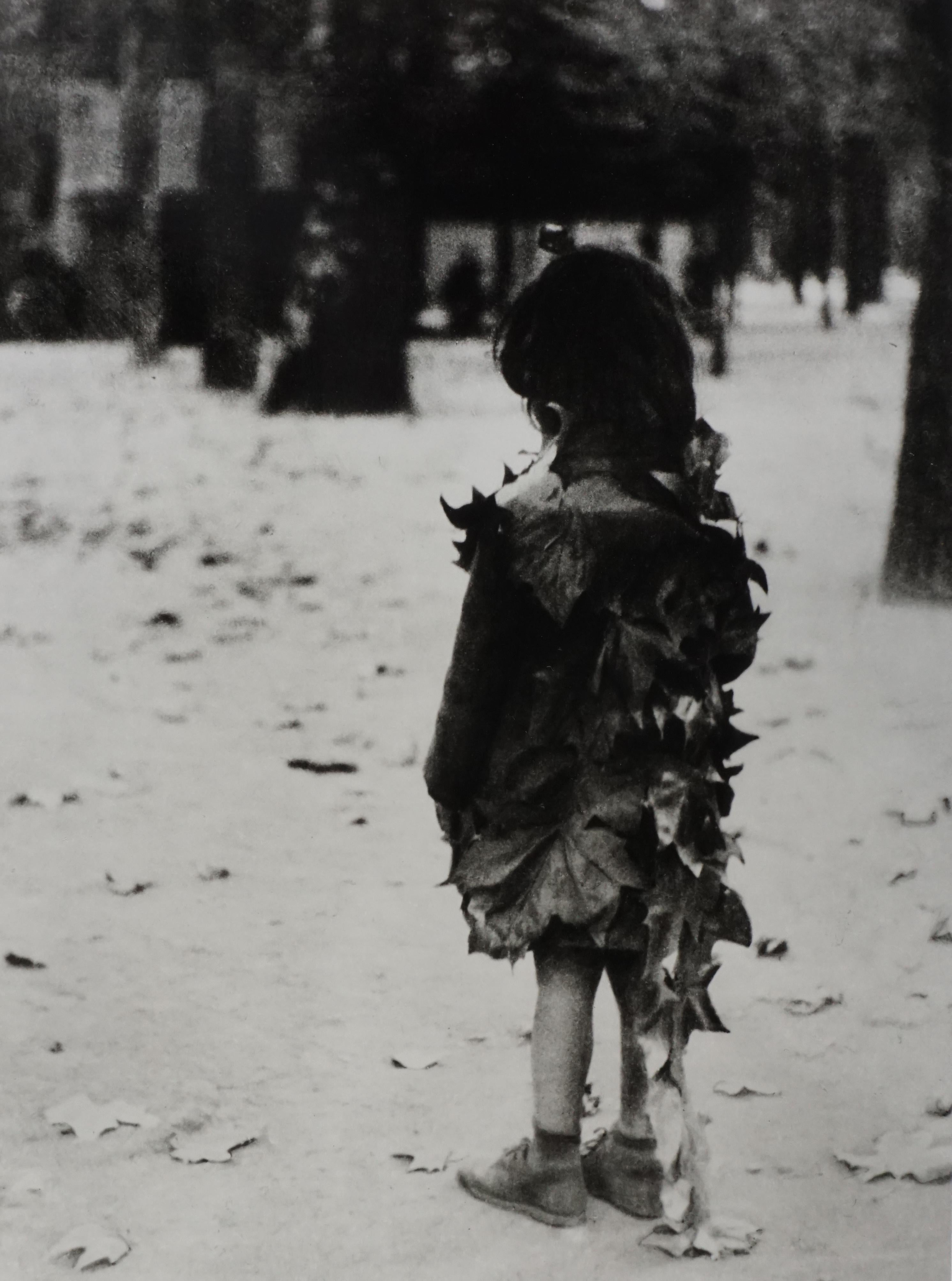 Edouard Boubat Black and White Photograph - La petite fille aux feuilles mortes, 1946