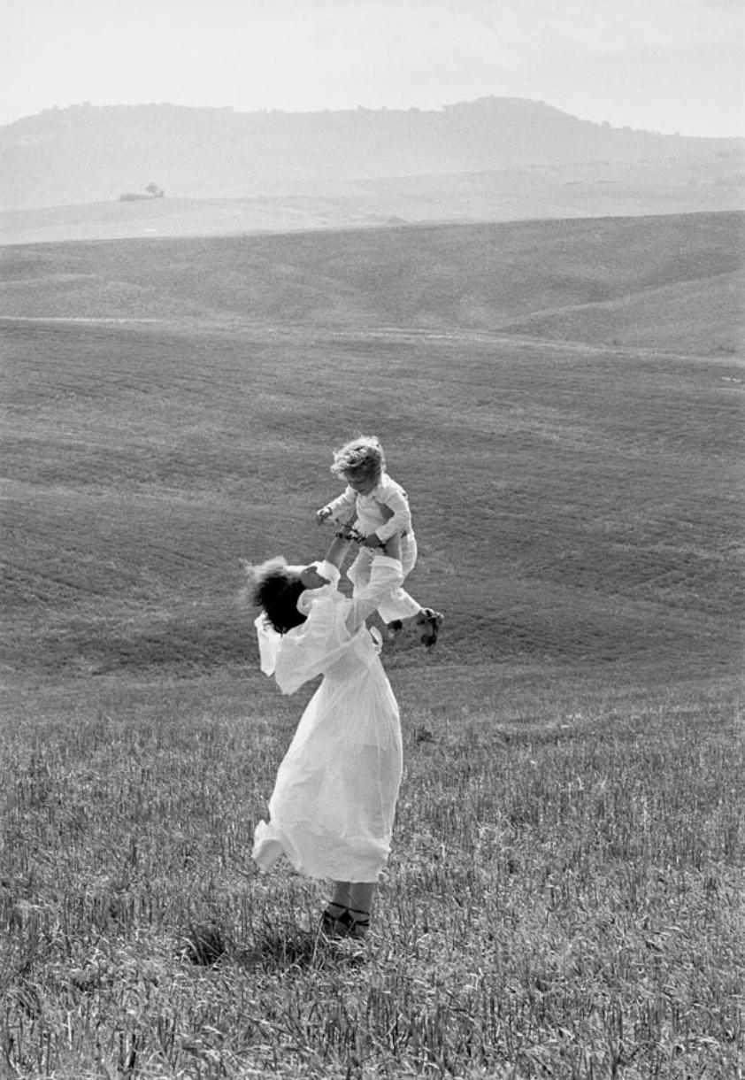 Edouard Boubat Black and White Photograph - Tuscany, Italy, 1956/Printed Later