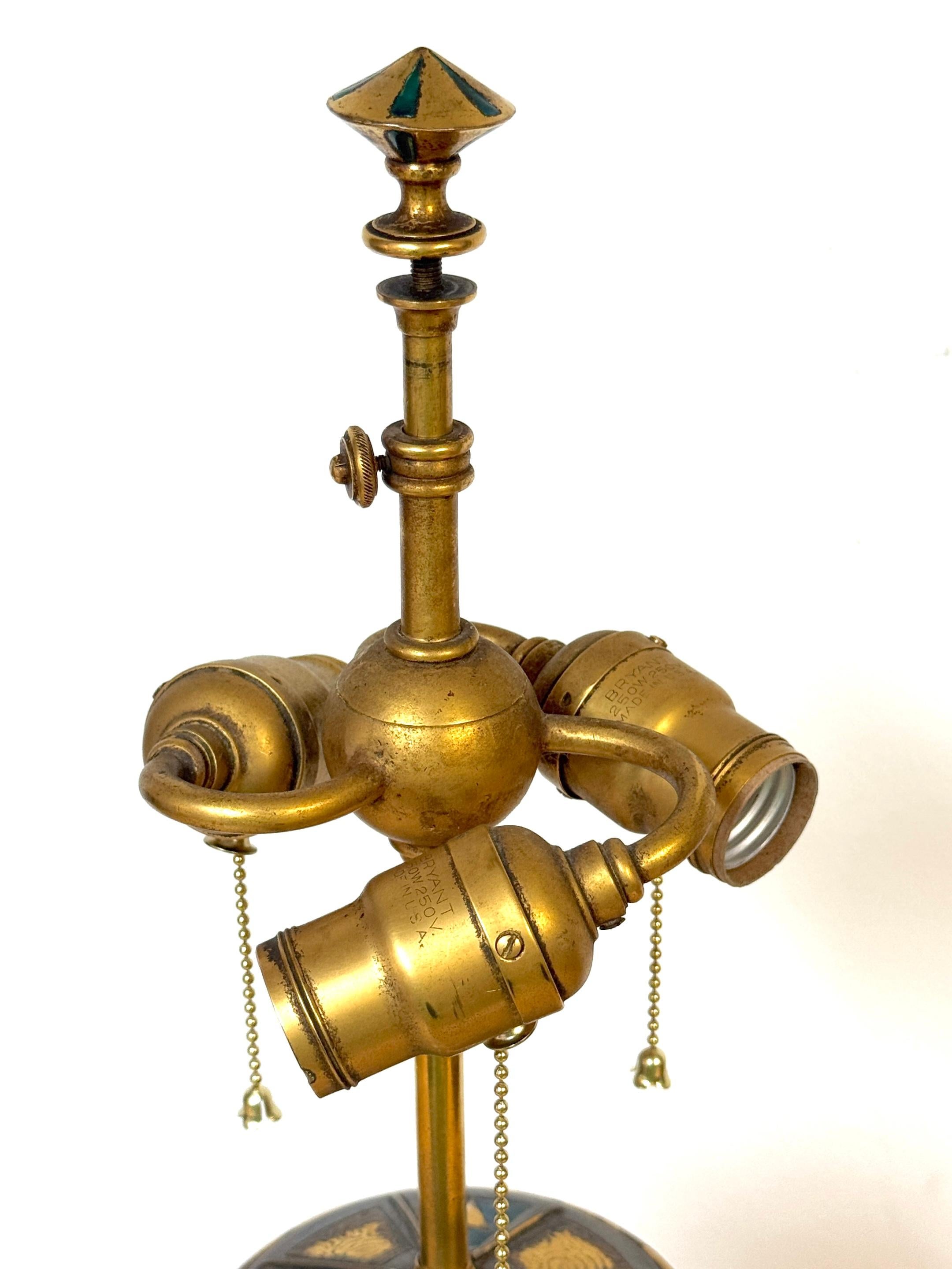 Lámpara Art Déco Édouard Cazaux Motivo indio americano con punta de flecha - Una obra maestra Francés en venta