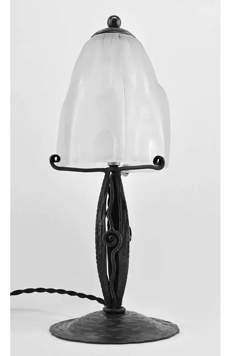 French Art Deco table lamp by Edouard Cazaux at Degue's, France, 1928-1930. Very thick molded glass shade with a typical geometric pattern. Superb wrought iron base. The best by Degué. No chip, no crack, no repair. Just a thin glass thread inherent