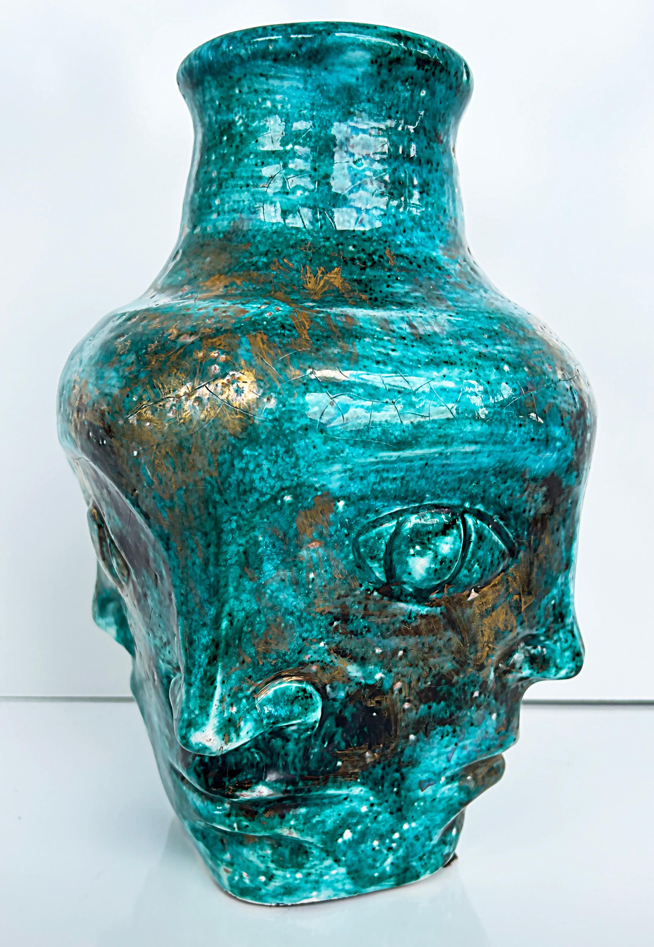 Mid-Century Modern Edouard Cazaux Vase en céramique français du milieu du siècle dernier avec visages en vente