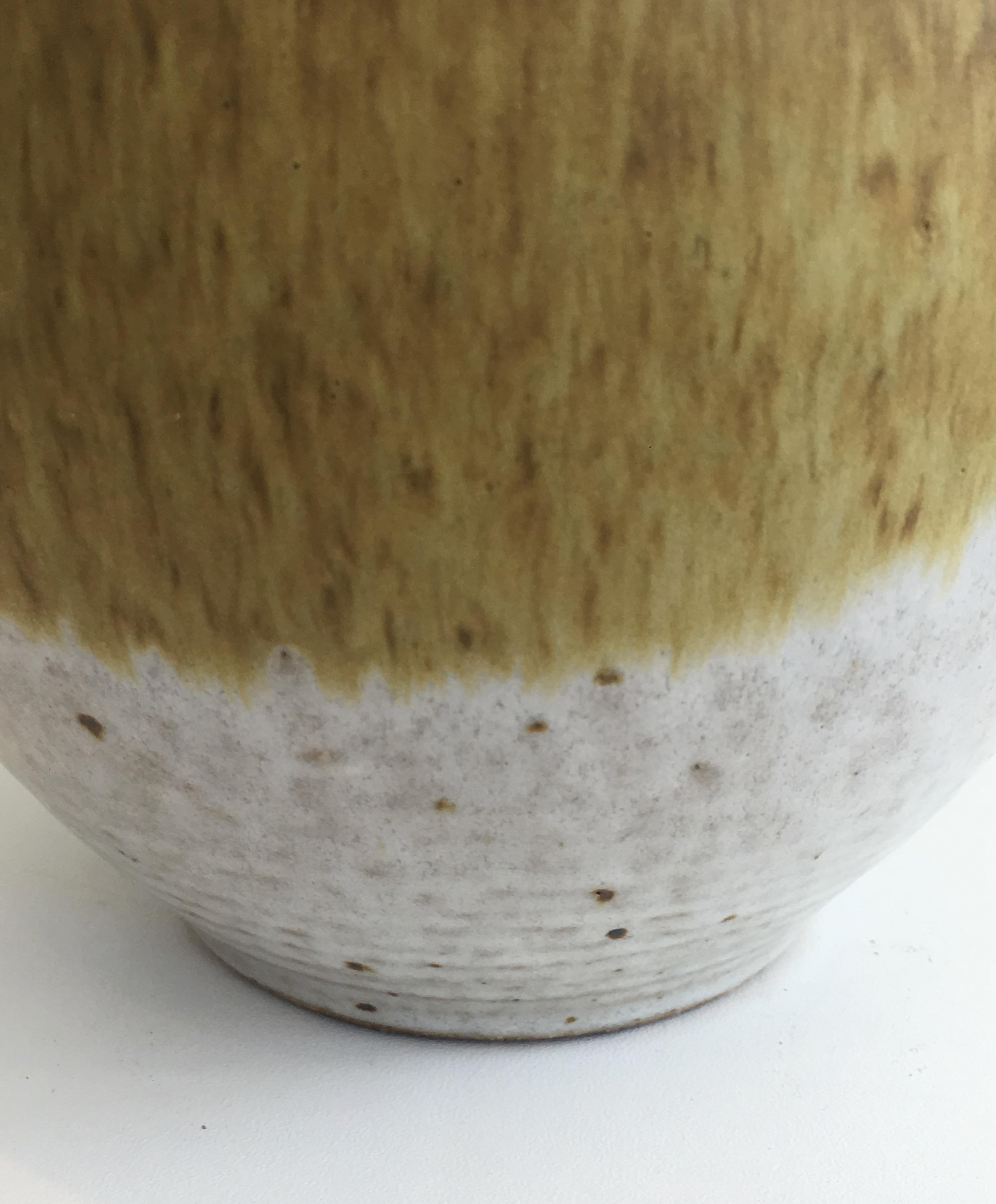 Edouard Chapallaz, Small Sandstone Single-Flower Vase, Signed by Swiss Artist Ed In Good Condition For Sale In Marcq-en-Barœul, Hauts-de-France