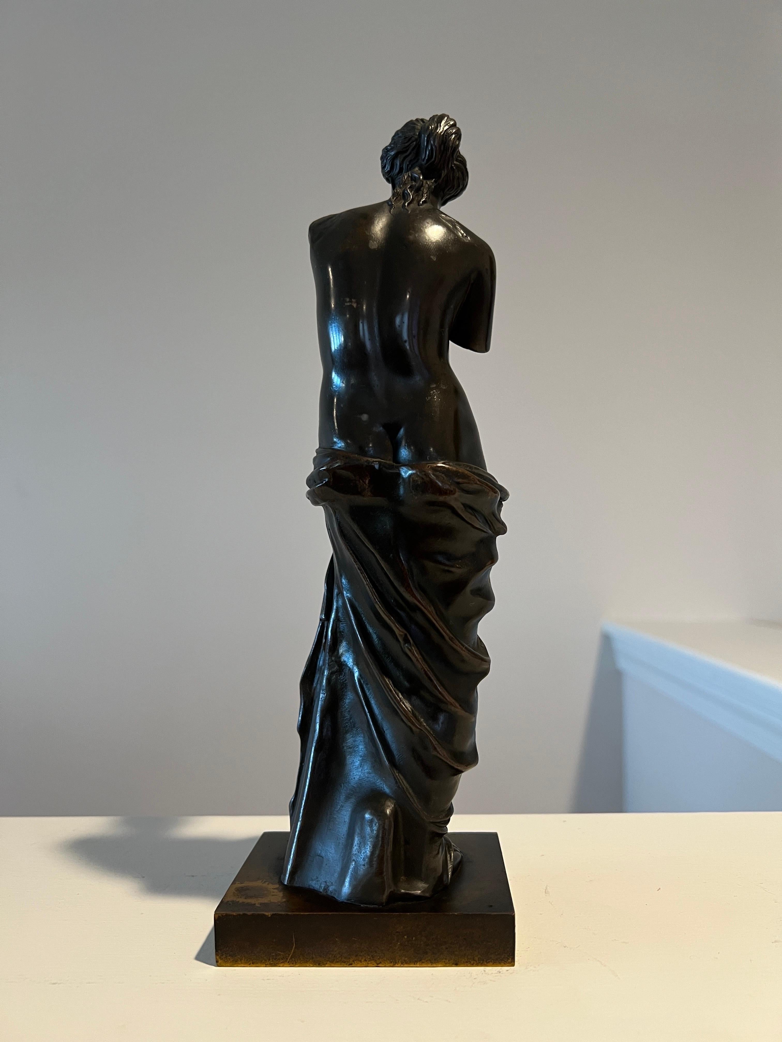 Edouard Henri Delesalle Bronze Venus De Milo Grand Tour Bronze Sculpture  In Good Condition In Atlanta, GA