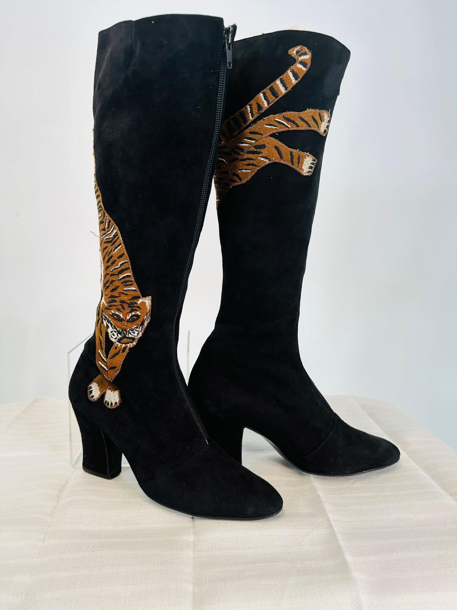 Edouard Jerrold 1960s Black Suede embroidered Tiger Zipper Front Boots 7 1/2B In Good Condition For Sale In West Palm Beach, FL