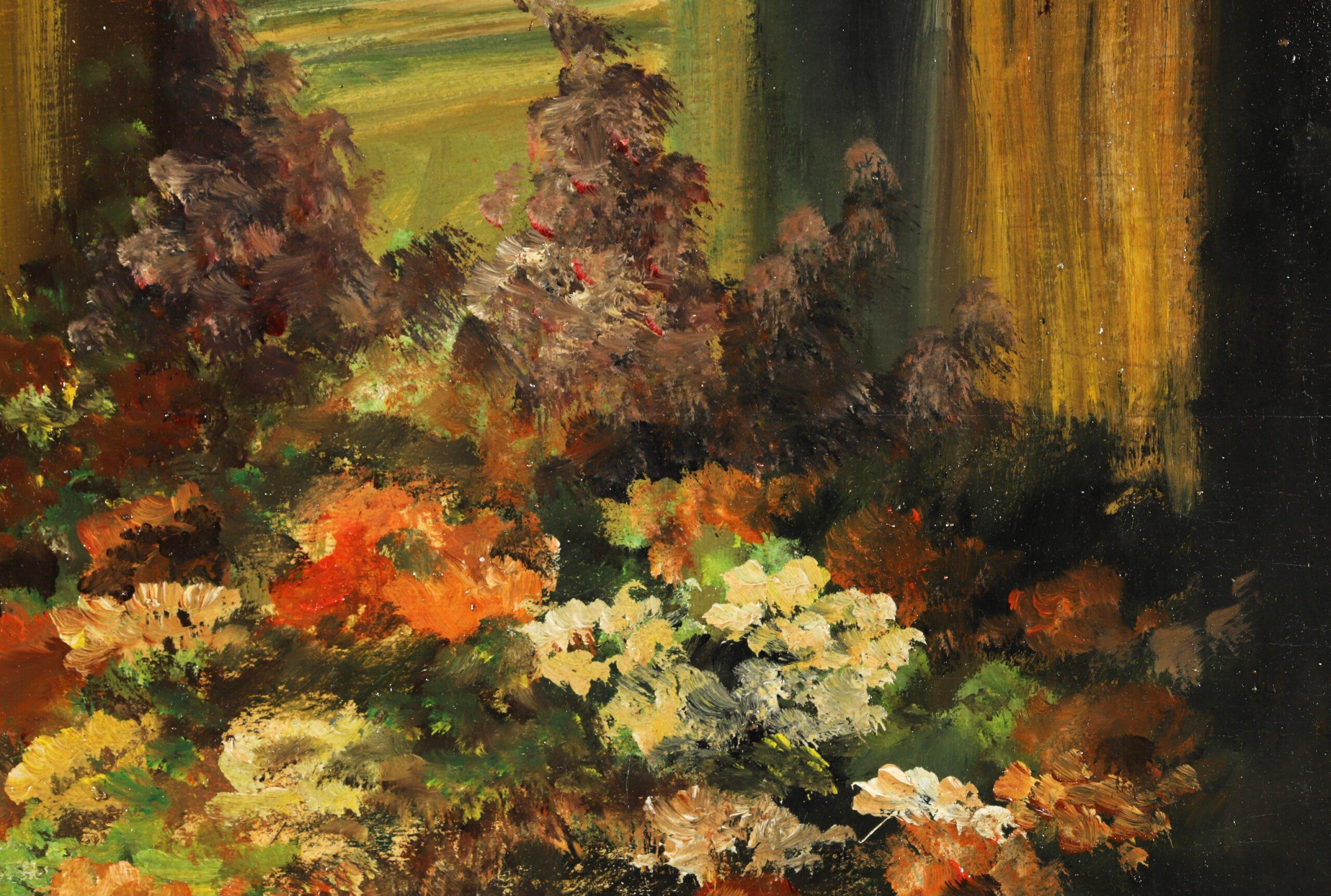 Signiertes impressionistisches Stillleben in Öl auf Platte, um 1920, von dem französischen Maler Edouard Cortes. Das Werk zeigt eine Vase mit herbstlich gefärbten Blumen, die auf einem Holzsims vor einem Spiegel steht. 

Unterschrift:
Signiert unten
