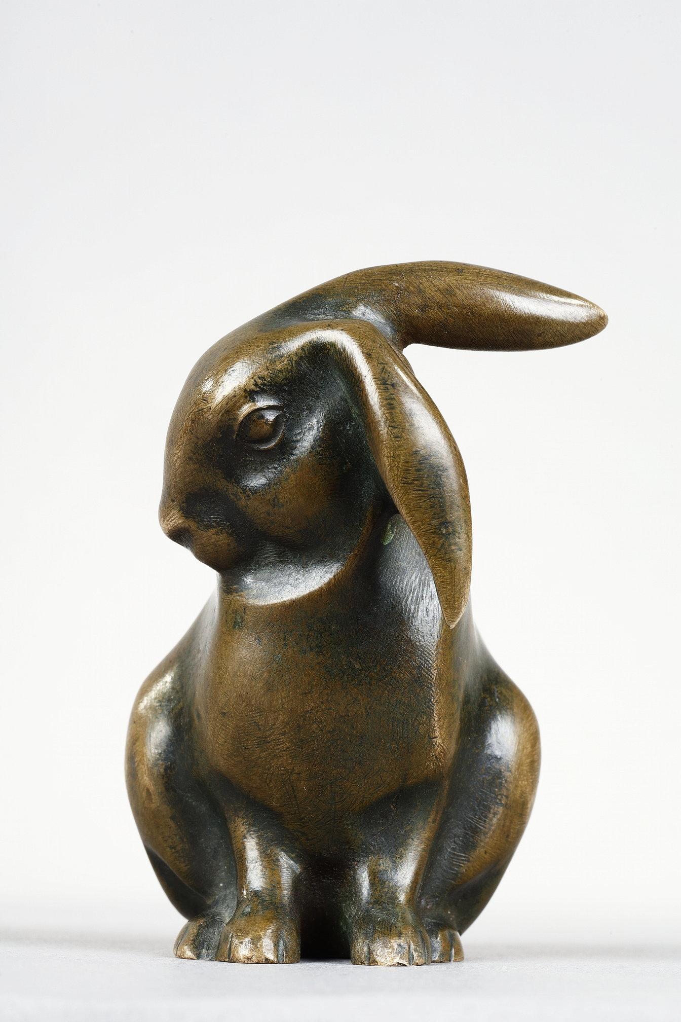 Rabbit seated - Art Deco Sculpture by Edouard Marcel Sandoz