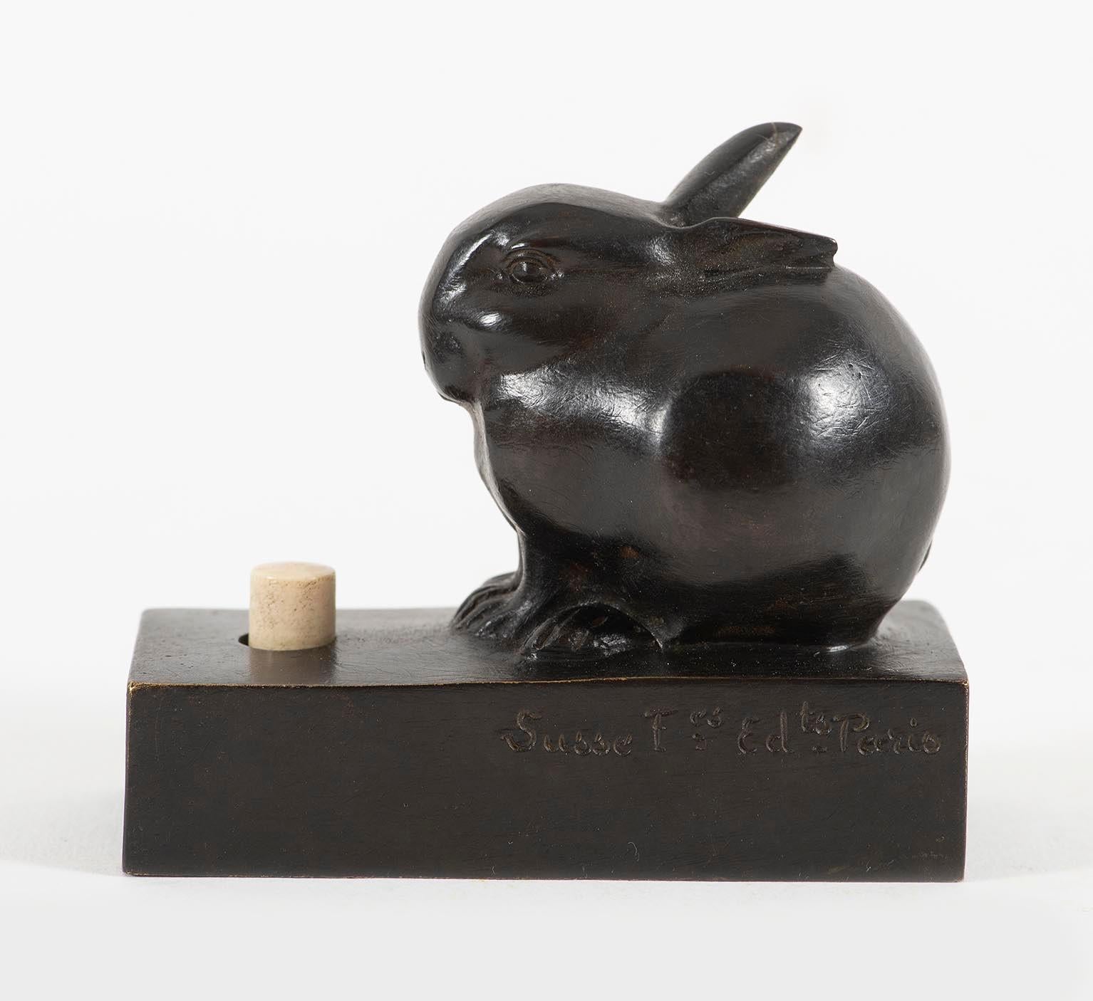 Lapin bijou, sonnette, vers 1920-1930
Fondry Susse, Ed. 1748 pcs
Bronze à patine brune
H. 6,5 cm
Signé sur le côté de la base : Ed.m.Sandoz
Sandoz : Sculpteur Figuriste et Animalier 1881-1971, Catalogue Raisonné de l'Oeuvre Sculpté, par Félix