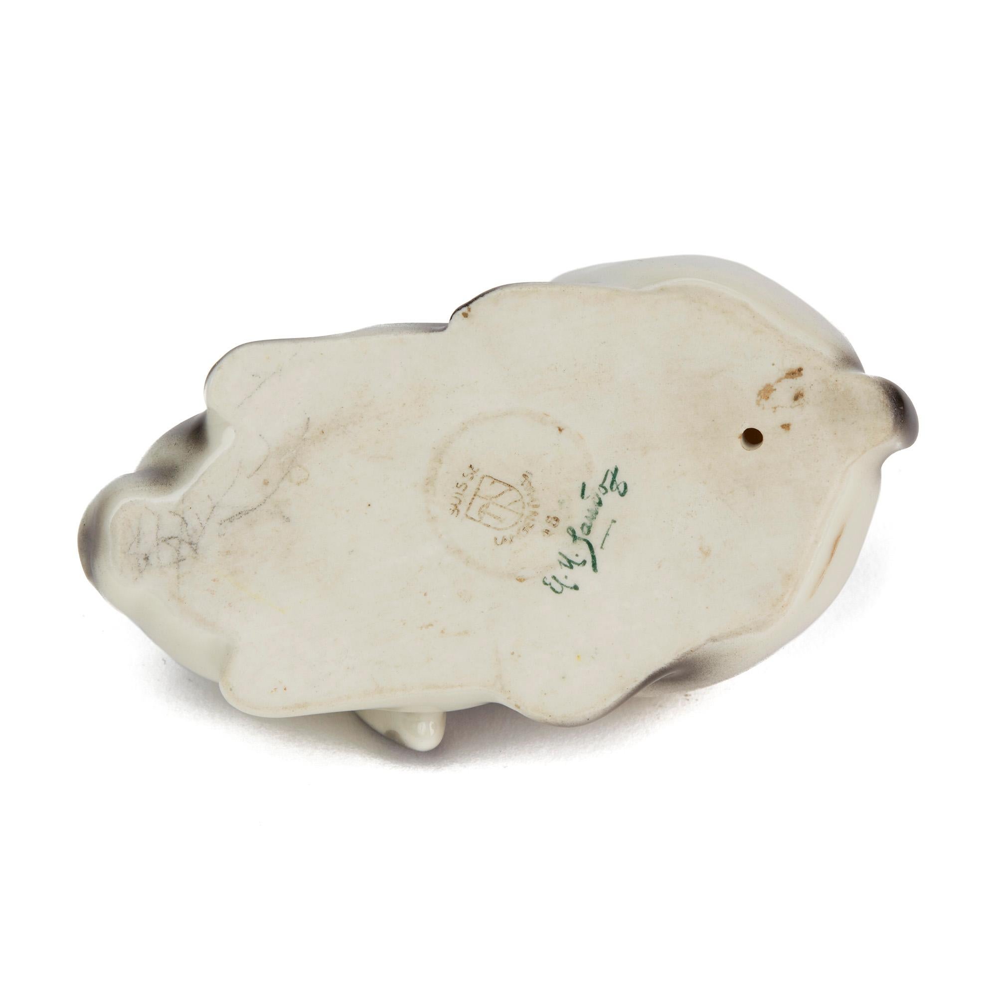 Edouard Marcel Sandoz Figura de conejo tumbado de porcelana suiza de Langenthal, 1948 Suizo en venta