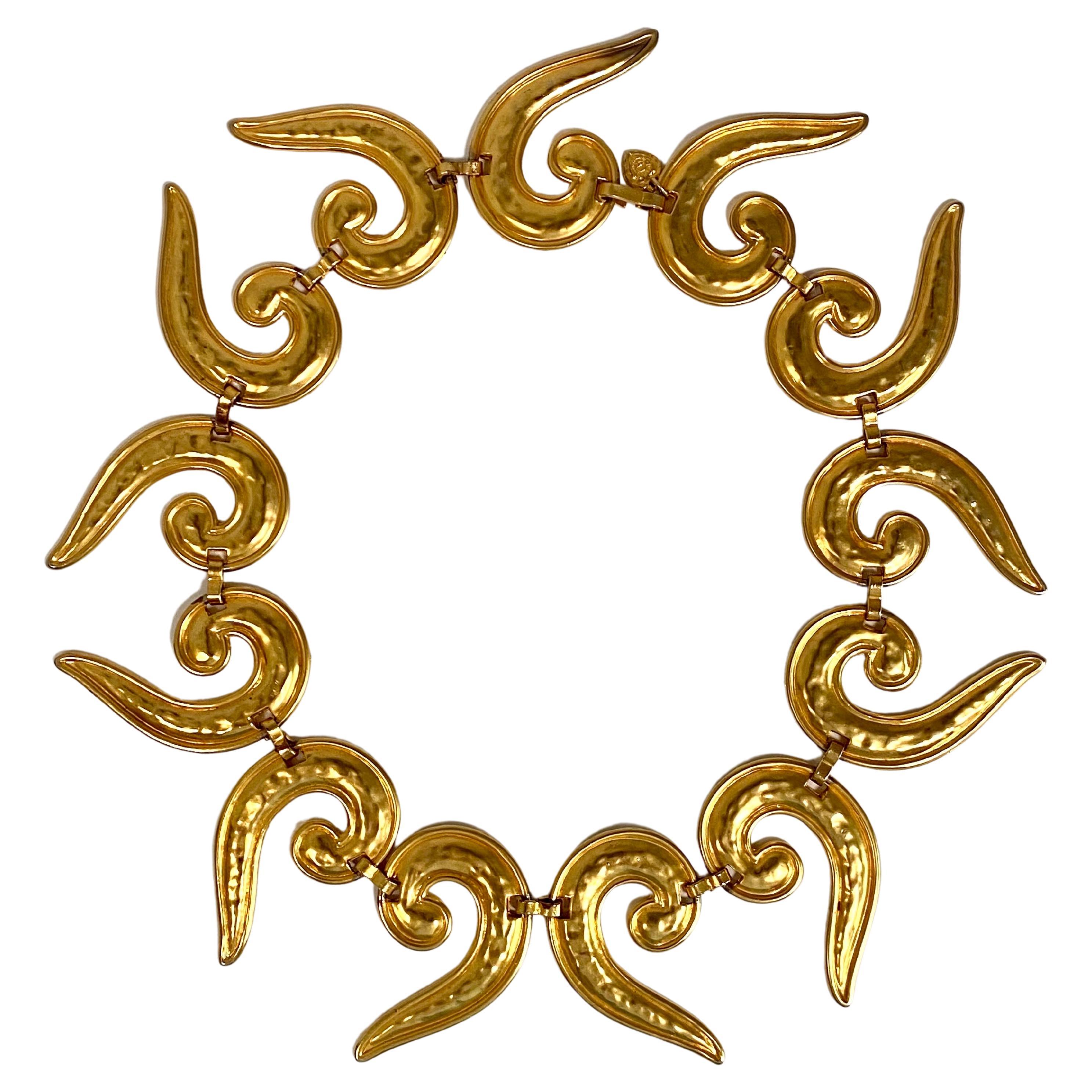 Edward Rambaud large link gold tone collar in the Etruscan style from the 1980s. Large C scroll shape links measuring 1.5 inches wide and 2.5 inches are joined together with a small figure 8 shape link to form the 22 inch long necklace. The necklace