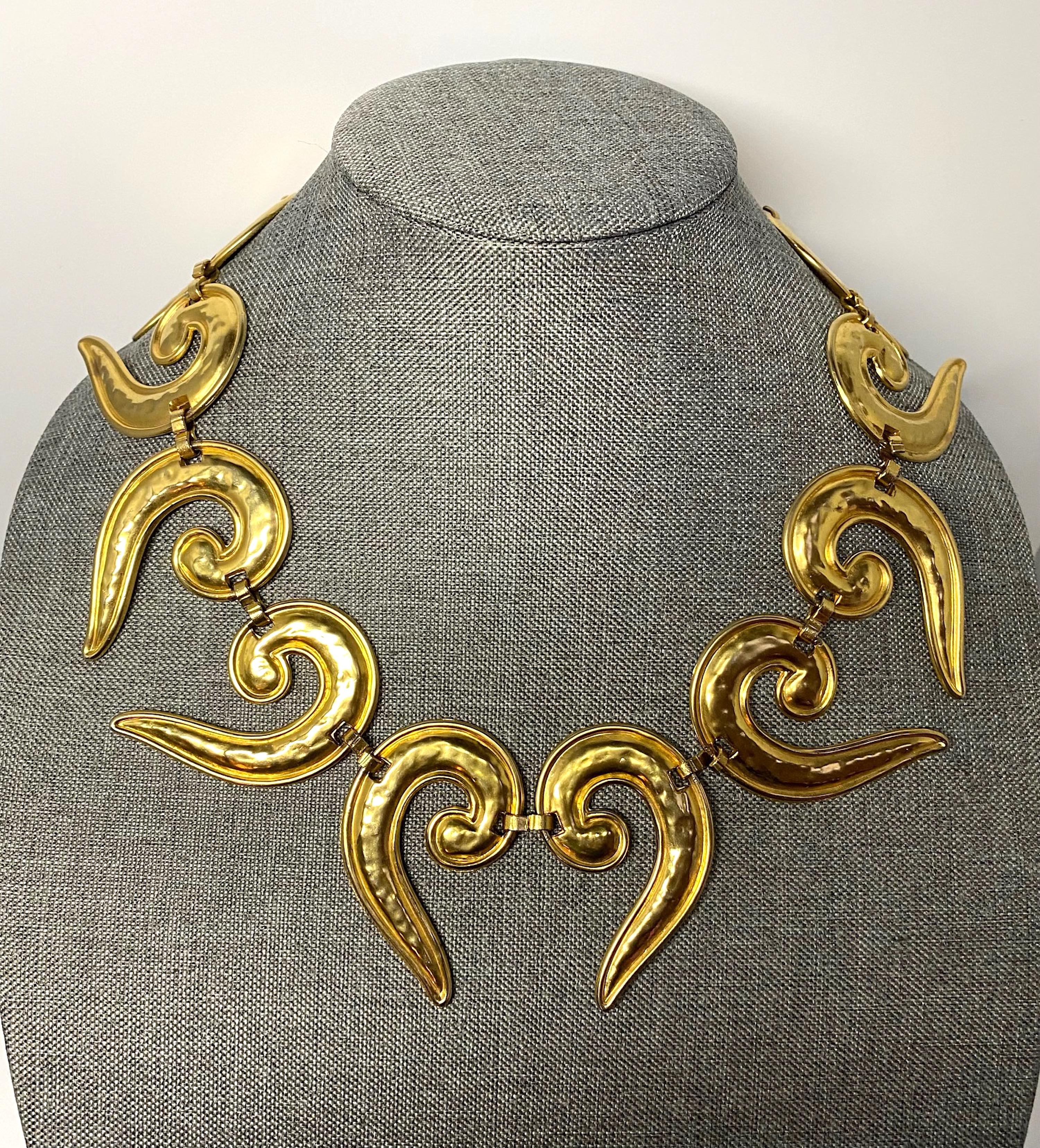Edouard Rambaud 1980s Gold Etruscan Style Collar Necklace In Good Condition For Sale In New York, NY