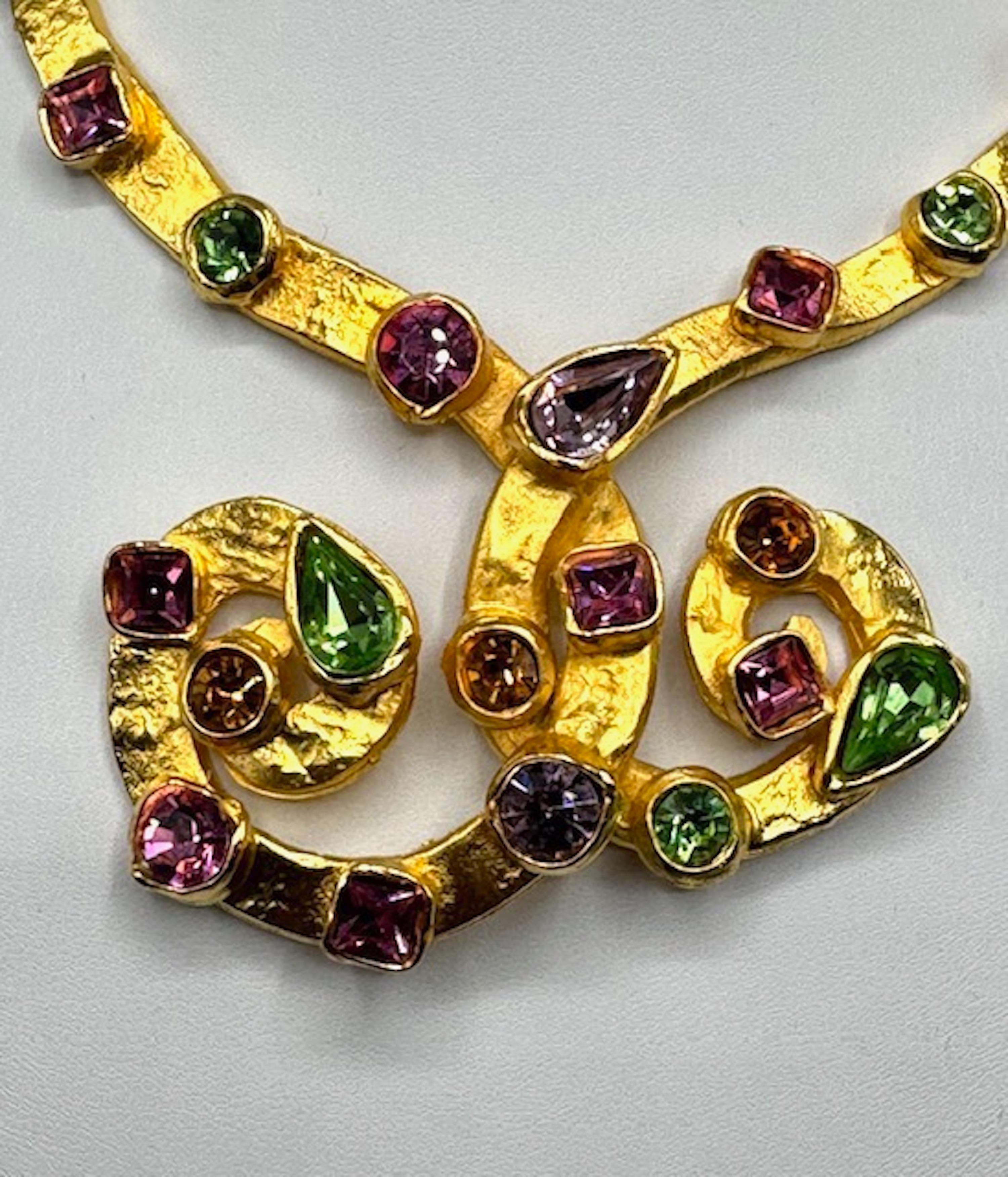 Halskette im Torque-Stil von Edouard Rambaud, Gold & Pastell, Strass, 1980er Jahre im Angebot 3