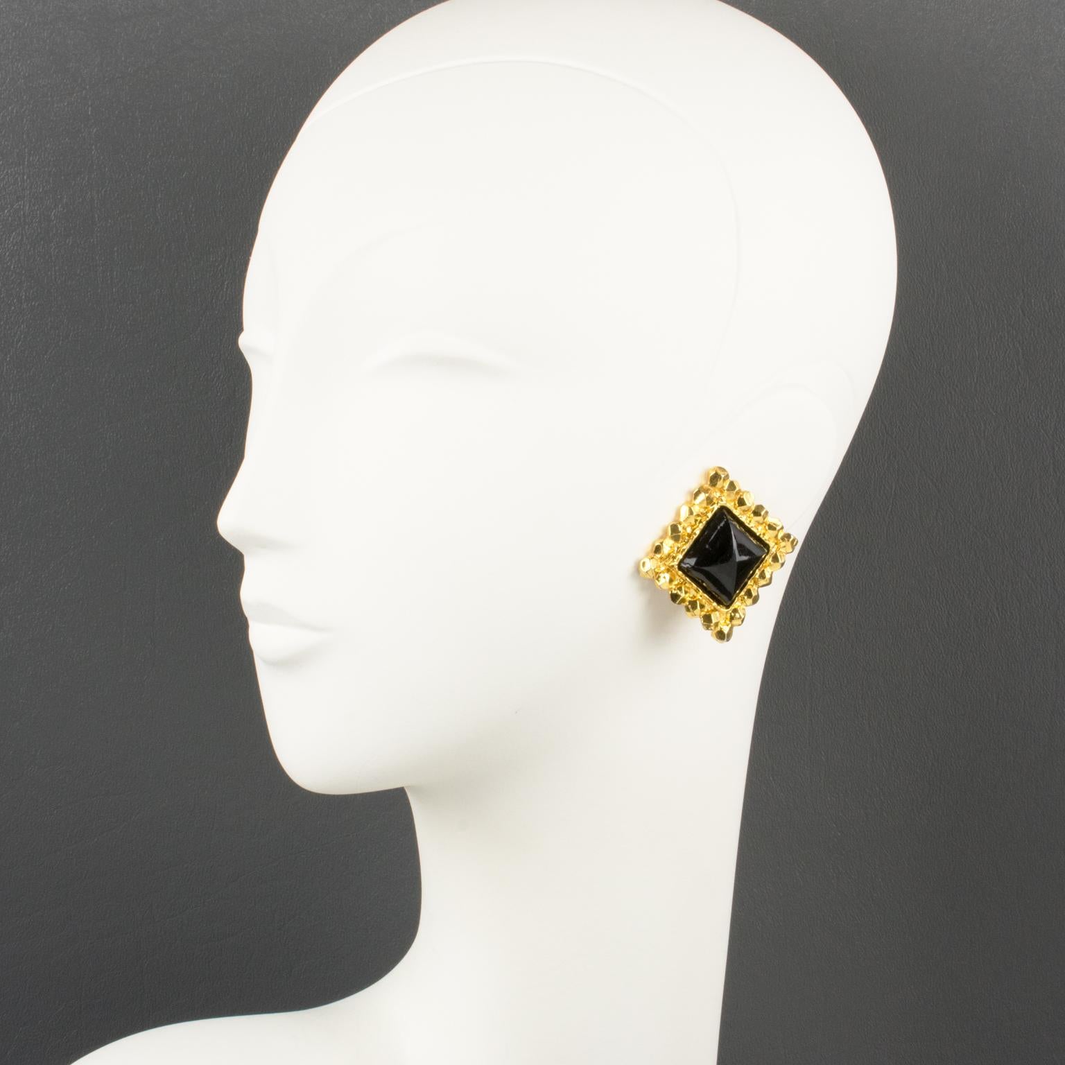 Lovely oversized Edouard Rambaud Paris signed clip-on earrings. Geometric dimensional design with a gilt metal square framing in shiny finish aspect topped with resin cabochon in licorice black color. Signed underside: 