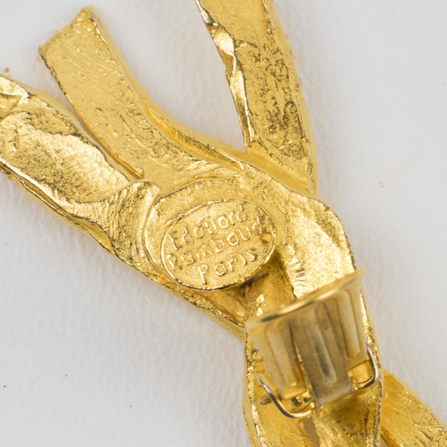 Edouard Rambaud Boucles d'oreilles à clip en métal doré et sculpté Unisexe en vente