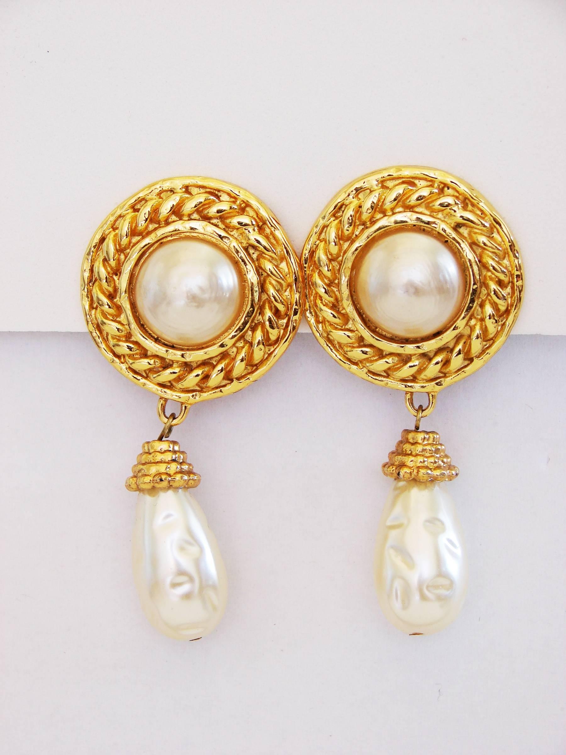 Barocco Edouard Rambaud Paris Orecchini a pendente barocchi con perle finte, stile clip anni '80 HTF in vendita