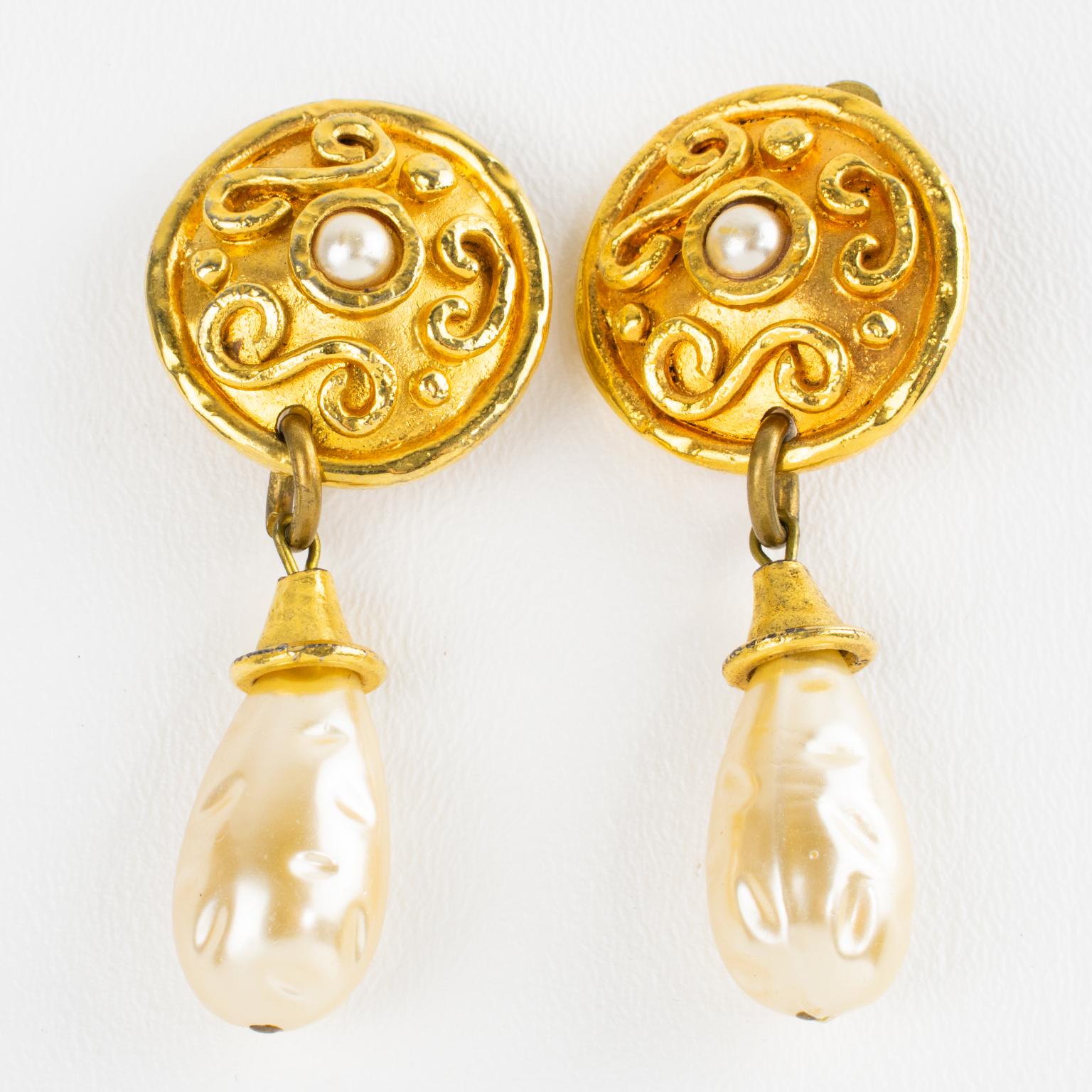 Bizantino Orecchini a clip con perle bizantine in stile Edouard Rambaud in vendita