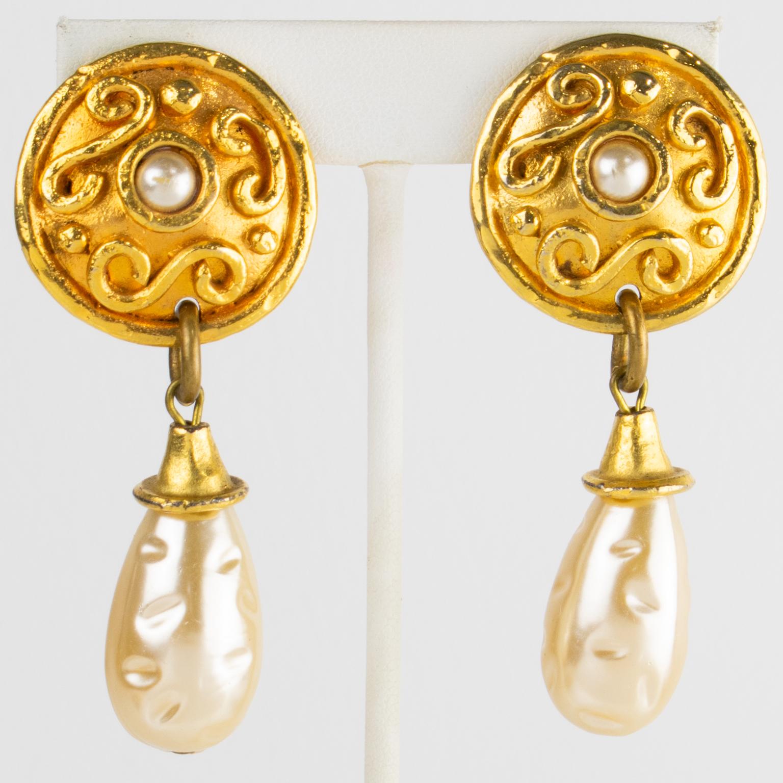 Orecchini a clip con perle bizantine in stile Edouard Rambaud In condizioni buone in vendita a Atlanta, GA