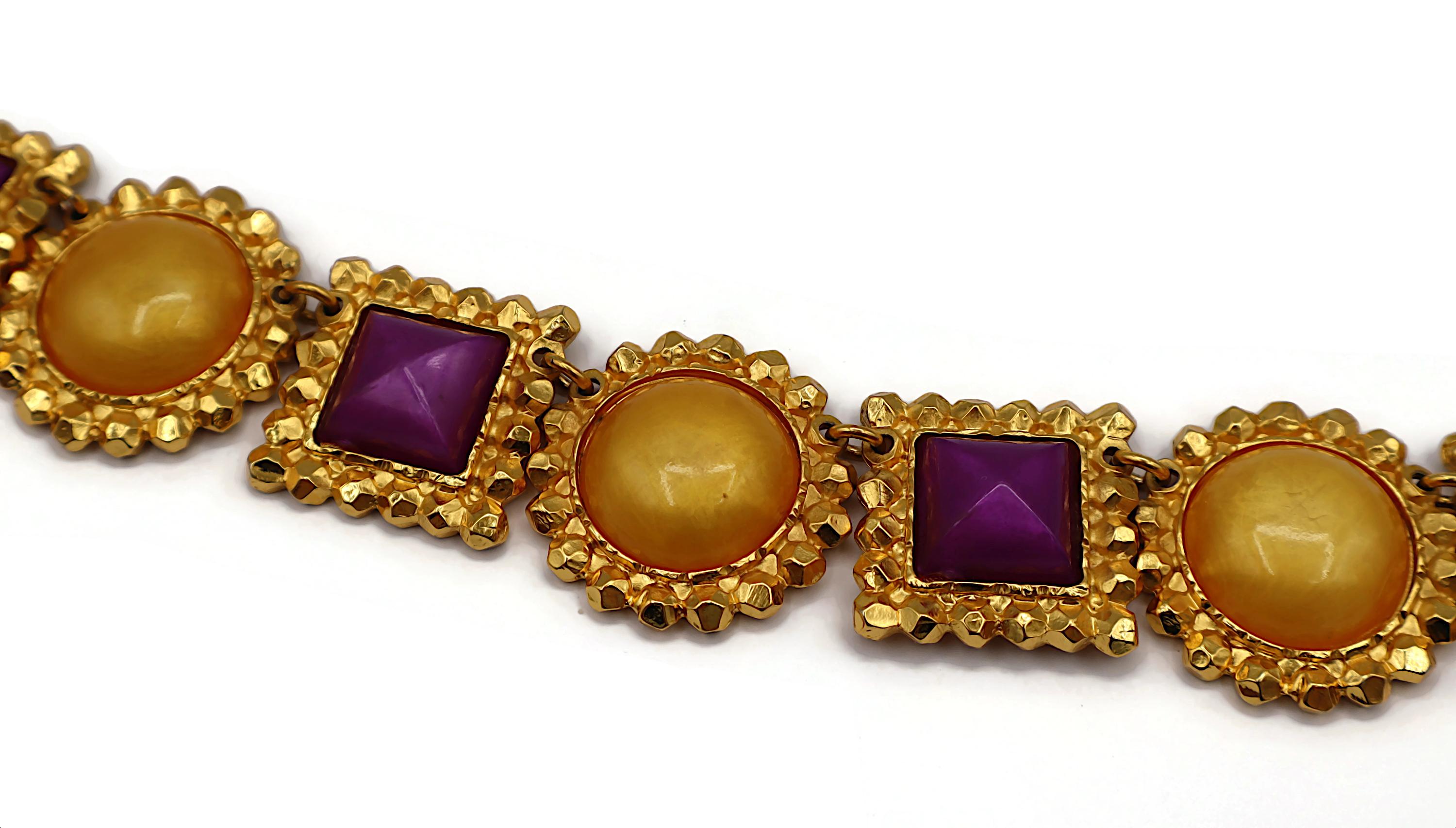EDOUARD RAMBAUD Collana vintage con cabochon in resina e tonalità oro in vendita 2
