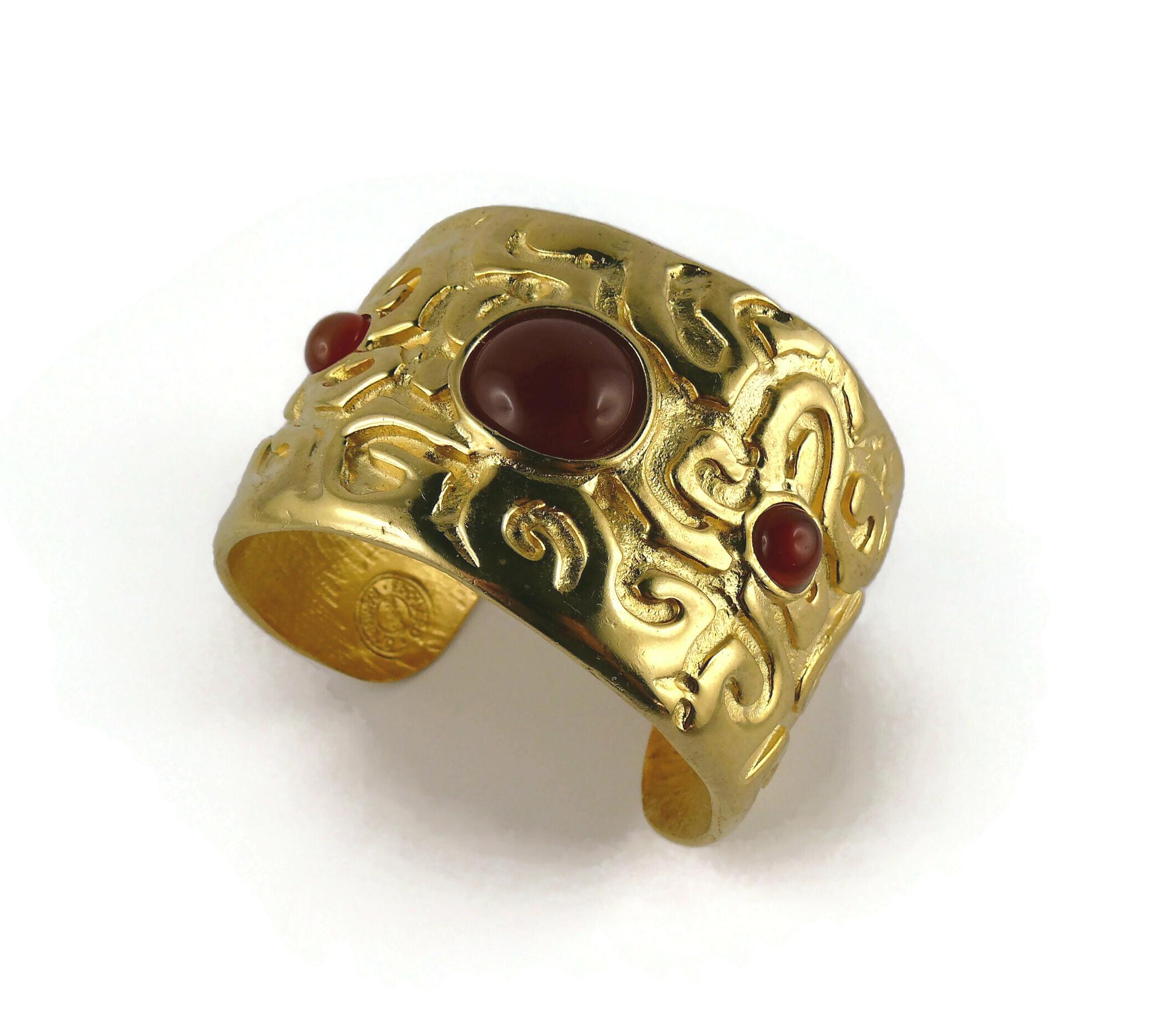 EDOUARD RAMBAUD Vintage Gold Toned Glass Cabochons Cuff Bracelet In Good Condition For Sale In Nice, FR
