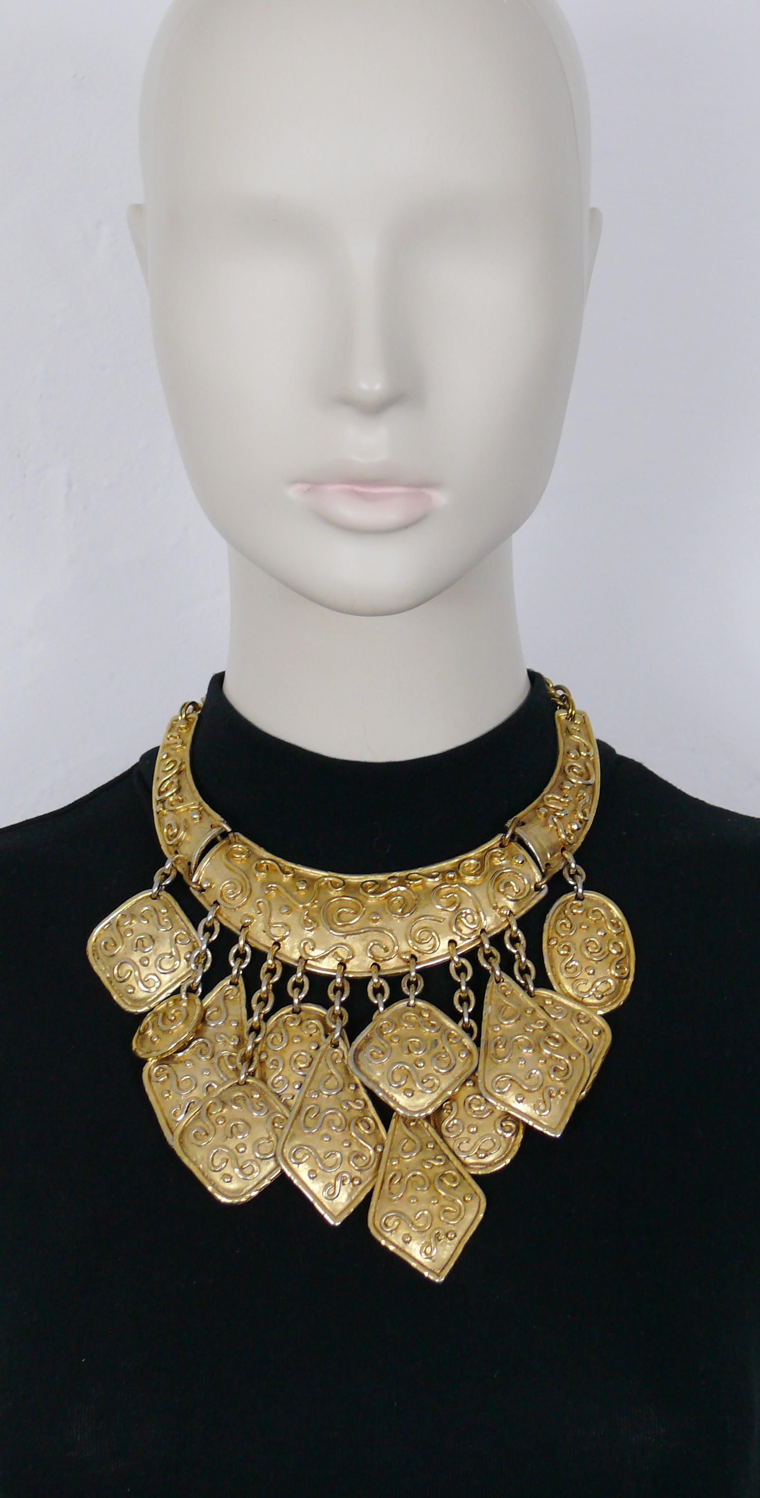 EDOUARD RAMBAUD vintage antiqued gold toned oriental inspired opulent bib necklace.

Hook clasp closure.

Marked EDOUARD RAMBAUD Paris.

Indicative measurements : length approx. 34 cm (13.39 inches) / max. width (including the central charm) approx.