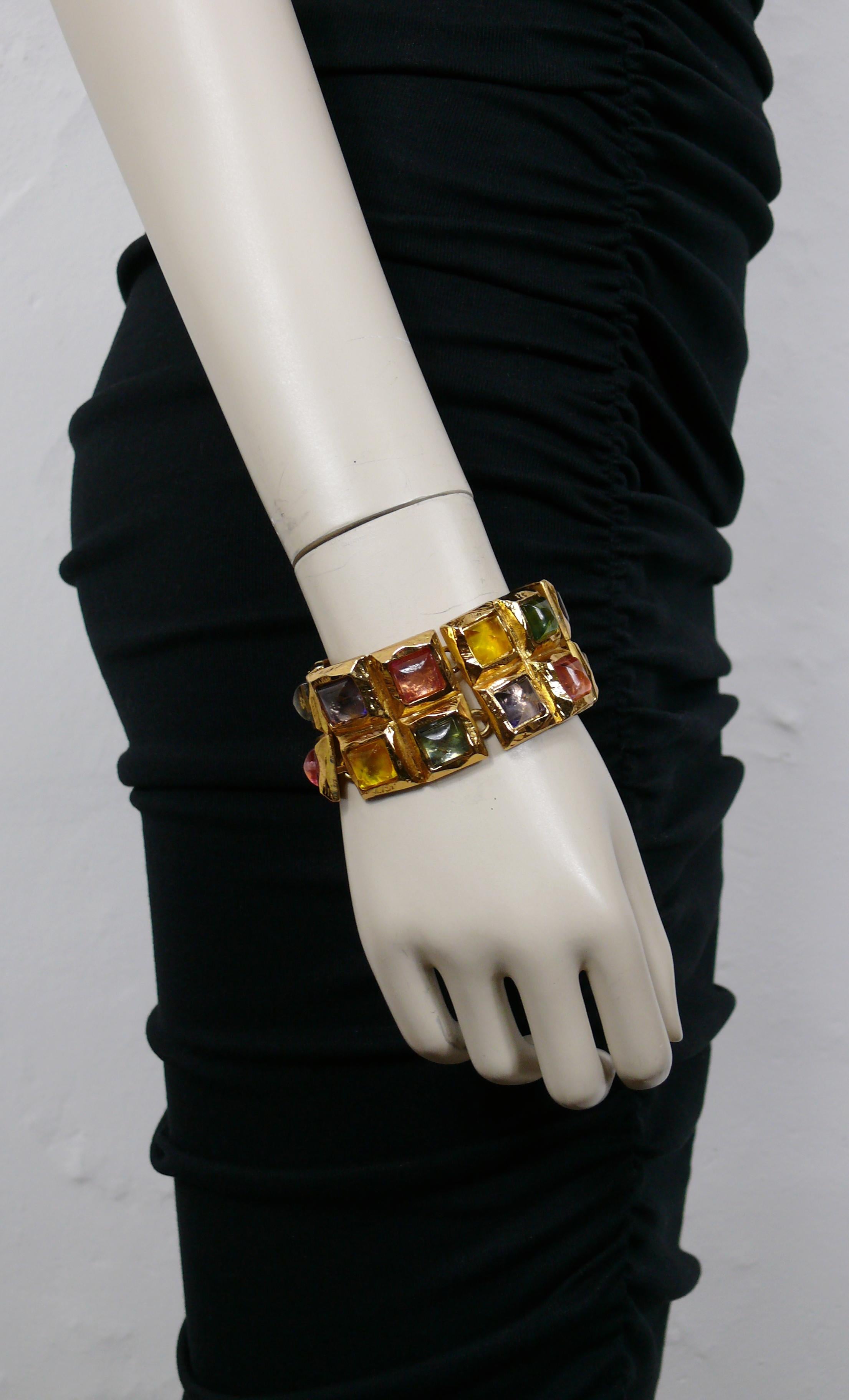 EDOUARD RAMBAUD vintage gold toned articulated cuff bracelet featuring 5 textured square links embellished with multicolored resin cabochons.

Embossed EDOUARD RAMBAUD Paris.

Indicative measurements : length approx. 18 cm (7.09 inches) / width
