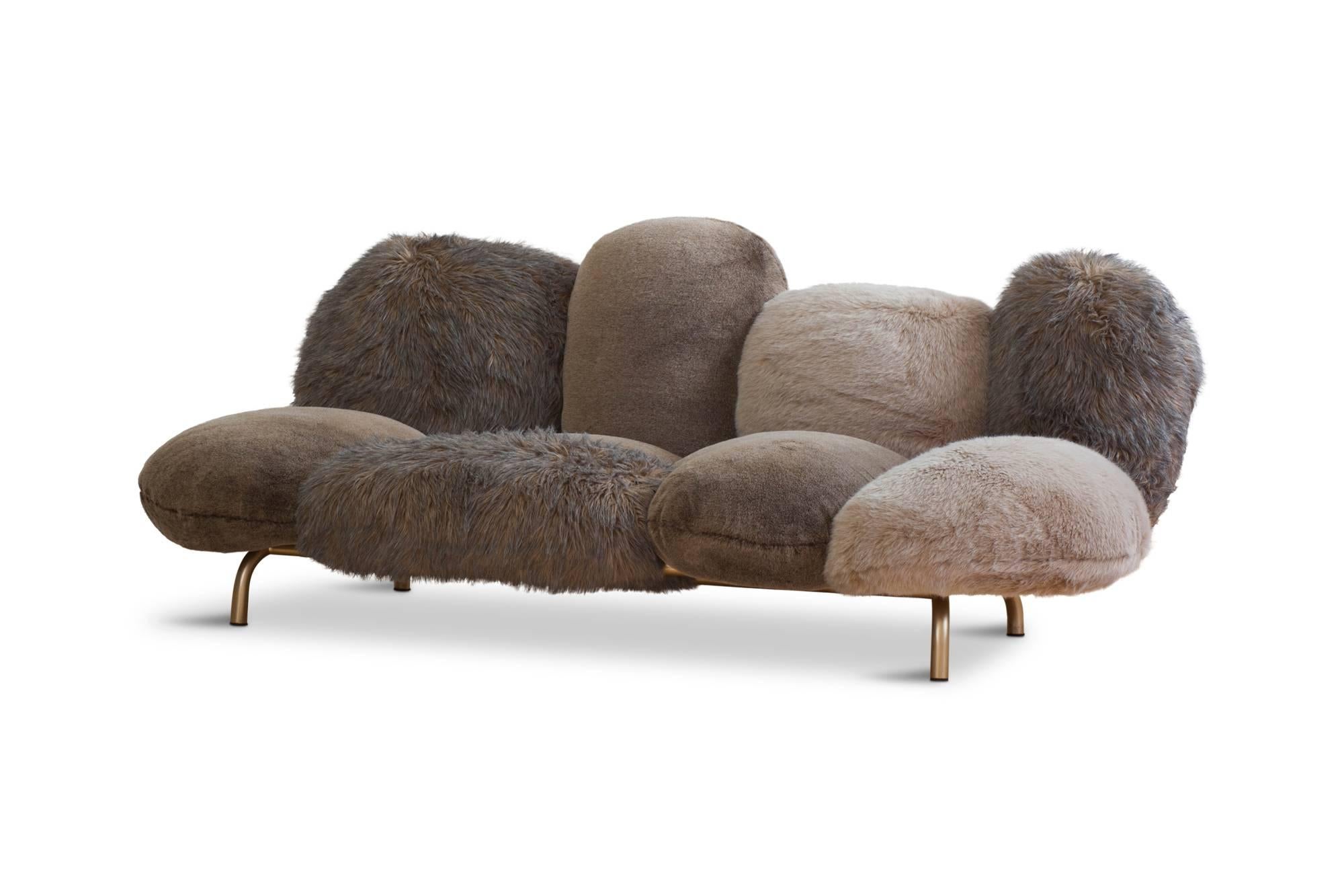 Nine pillows reminiscent of powder puffs attached to an invisible structure of tubular metal.
A contemporary sofa that provides multiple possibilities for seating—both formal and informal.
Frame in lacquered steel tube and poplar plywood. Padding