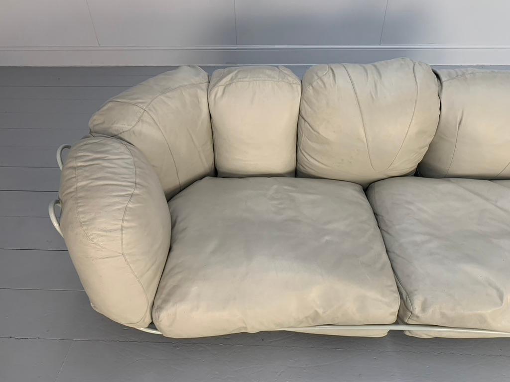 Edra „Corbeille“ 3-Sitz-Sofa - aus blassgrauem, taupefarbenem Leder (21. Jahrhundert und zeitgenössisch) im Angebot