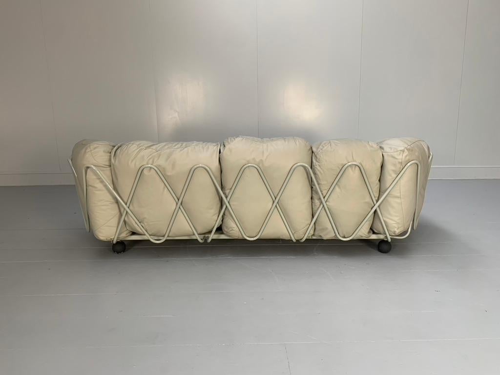 Edra „Corbeille“ 3-Sitz-Sofa - aus blassgrauem, taupefarbenem Leder im Angebot 2