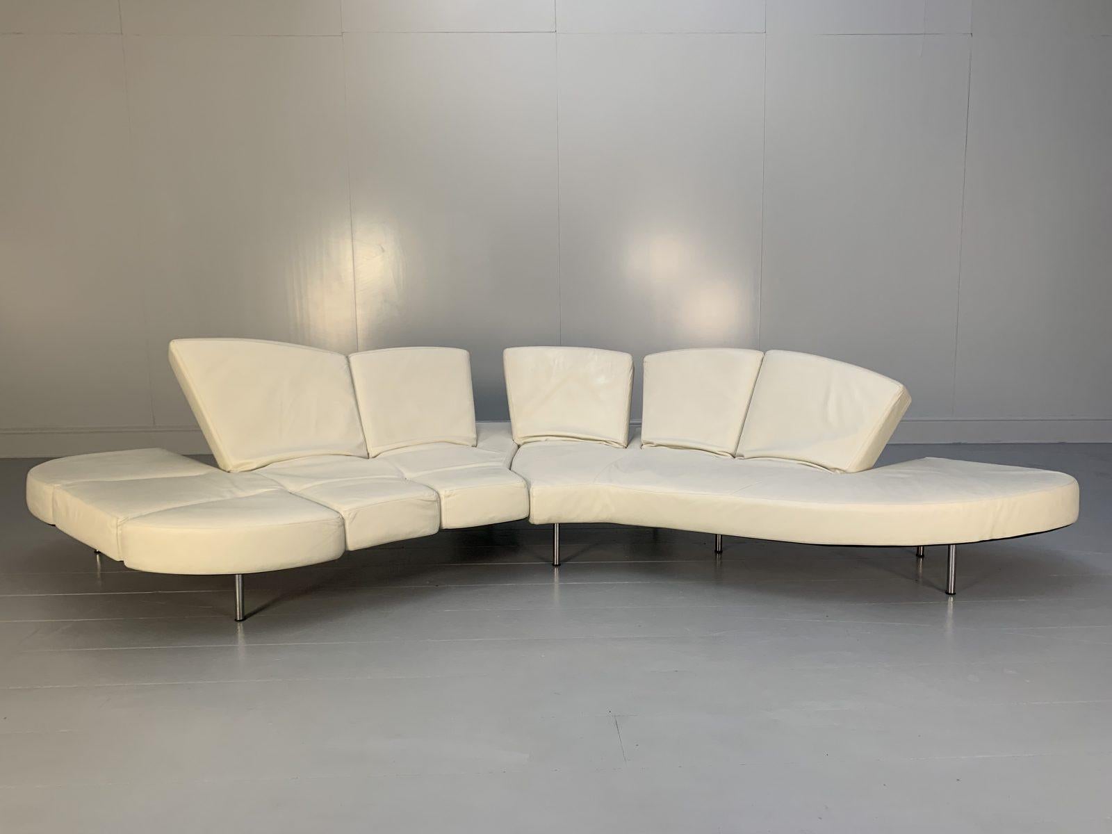 Hallo Freunde, und herzlich willkommen zu einem weiteren unübersehbaren Angebot von Lord Browns Furniture, Großbritanniens führender Quelle für edle Sofas und Stühle.

Das hier angebotene Sofa 